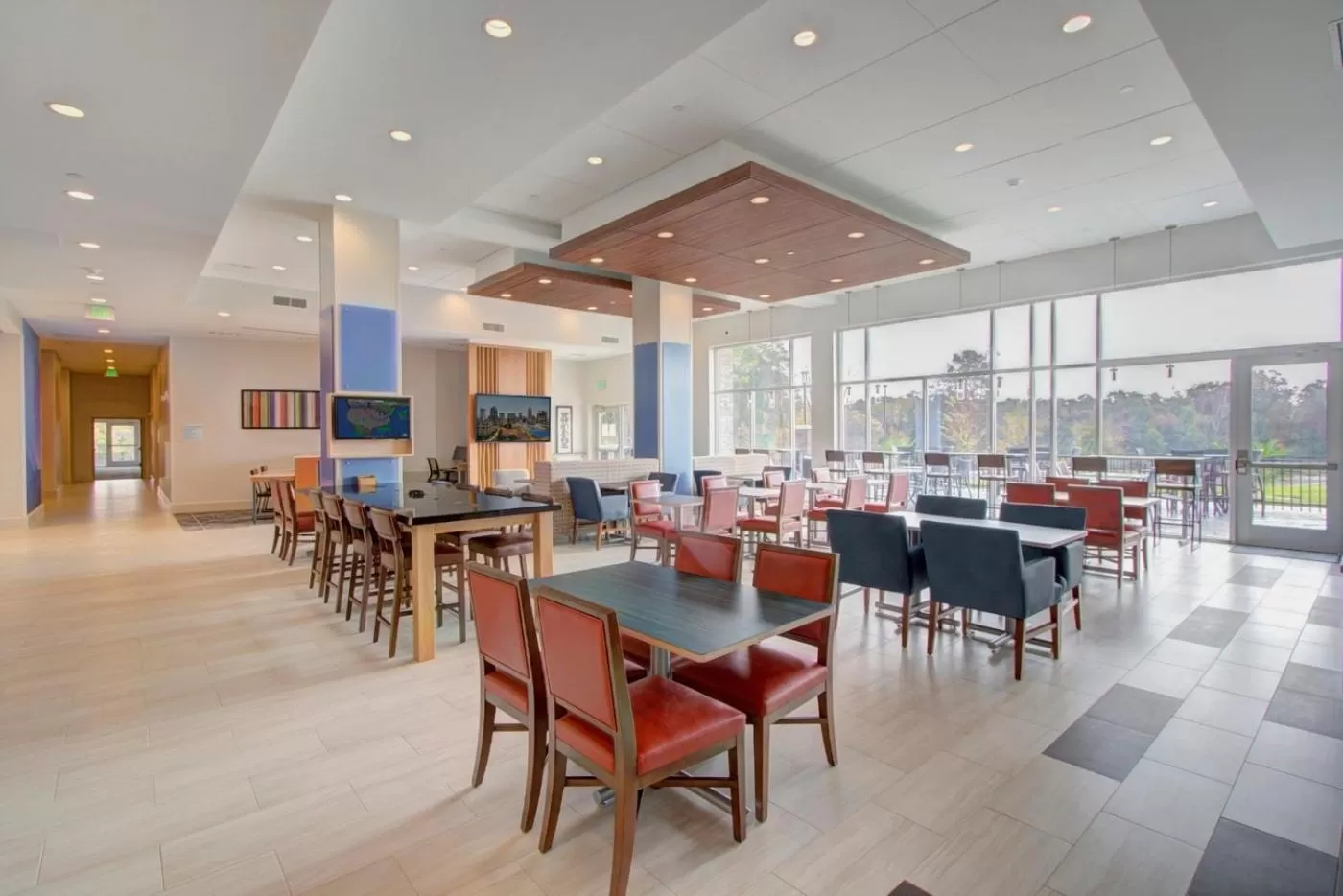Dining area in Holiday Inn Express & Suites Charlotte Southwest by IHG