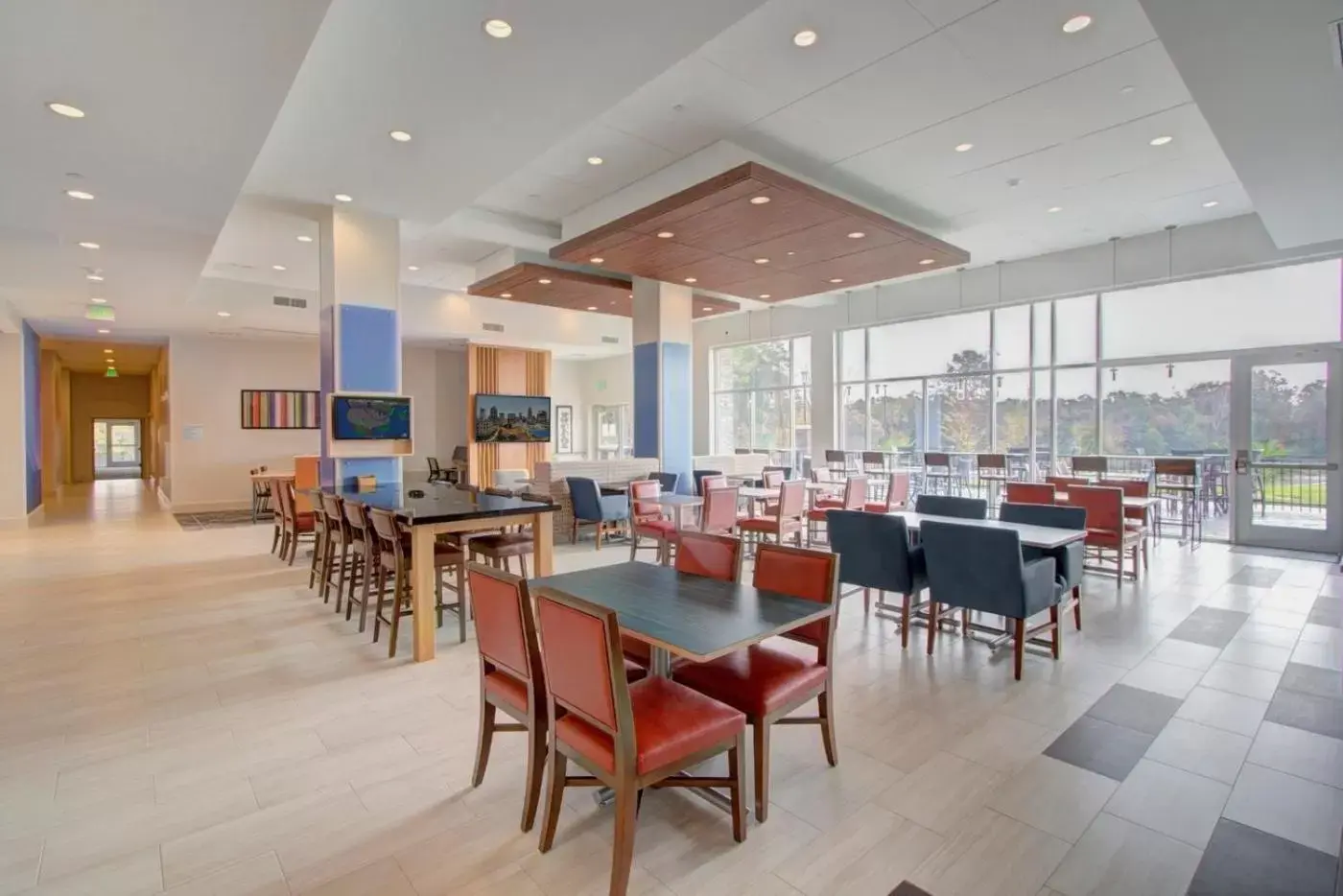 Dining area, Restaurant/Places to Eat in Holiday Inn Express & Suites Charlotte Southwest, an IHG Hotel