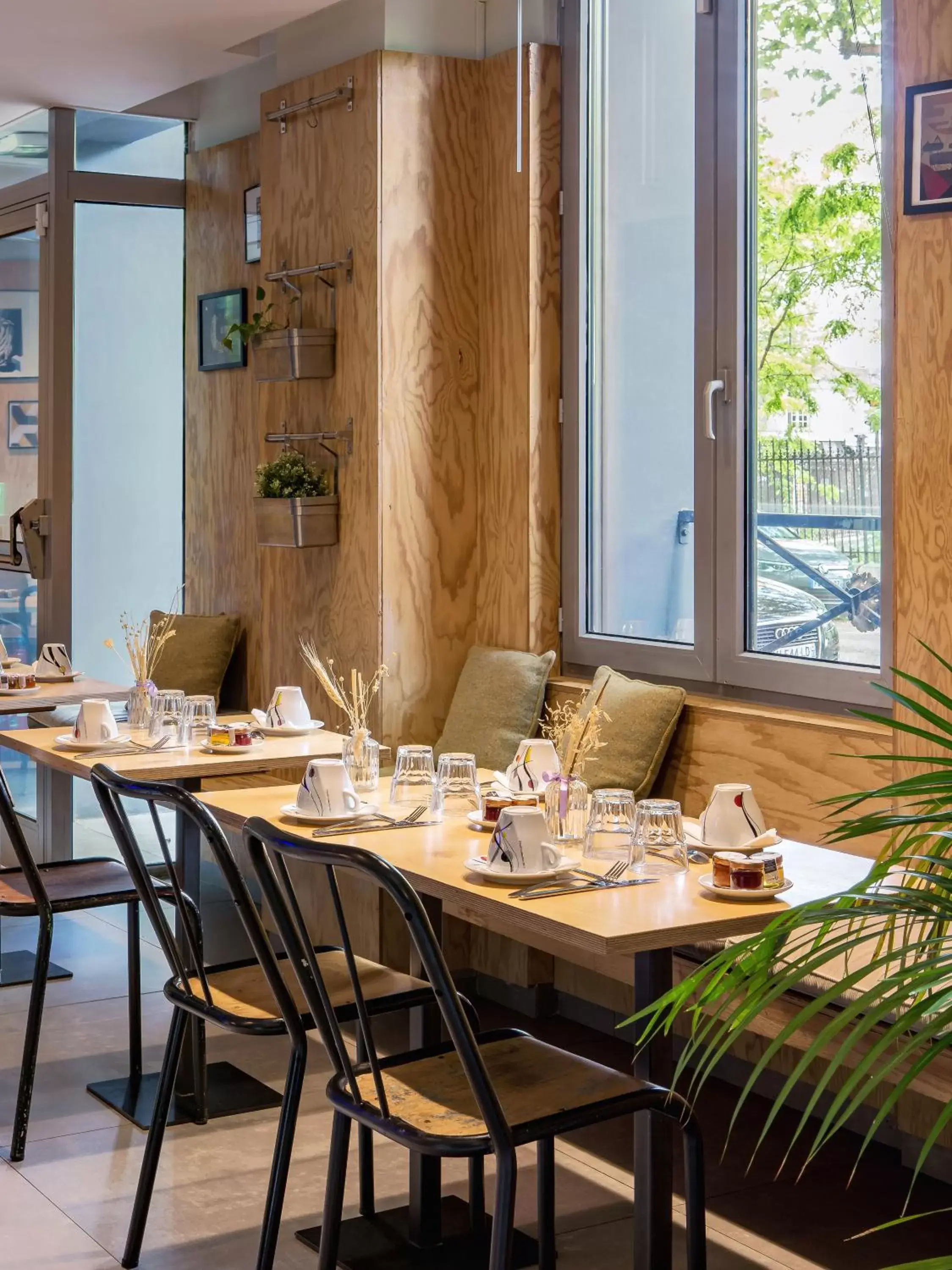 Breakfast, Restaurant/Places to Eat in Hôtel Gaston