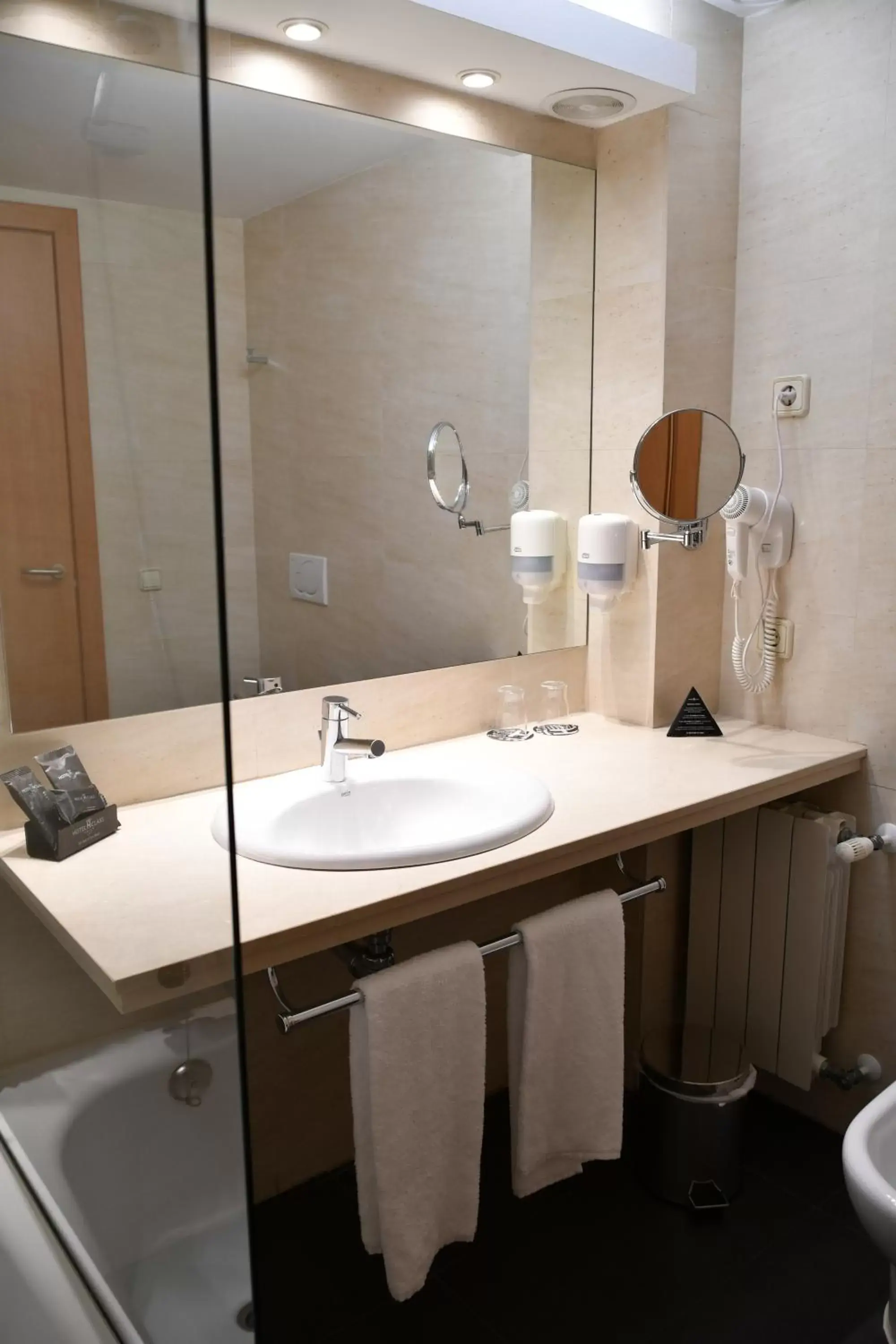 Shower, Bathroom in Hotel Class Valls