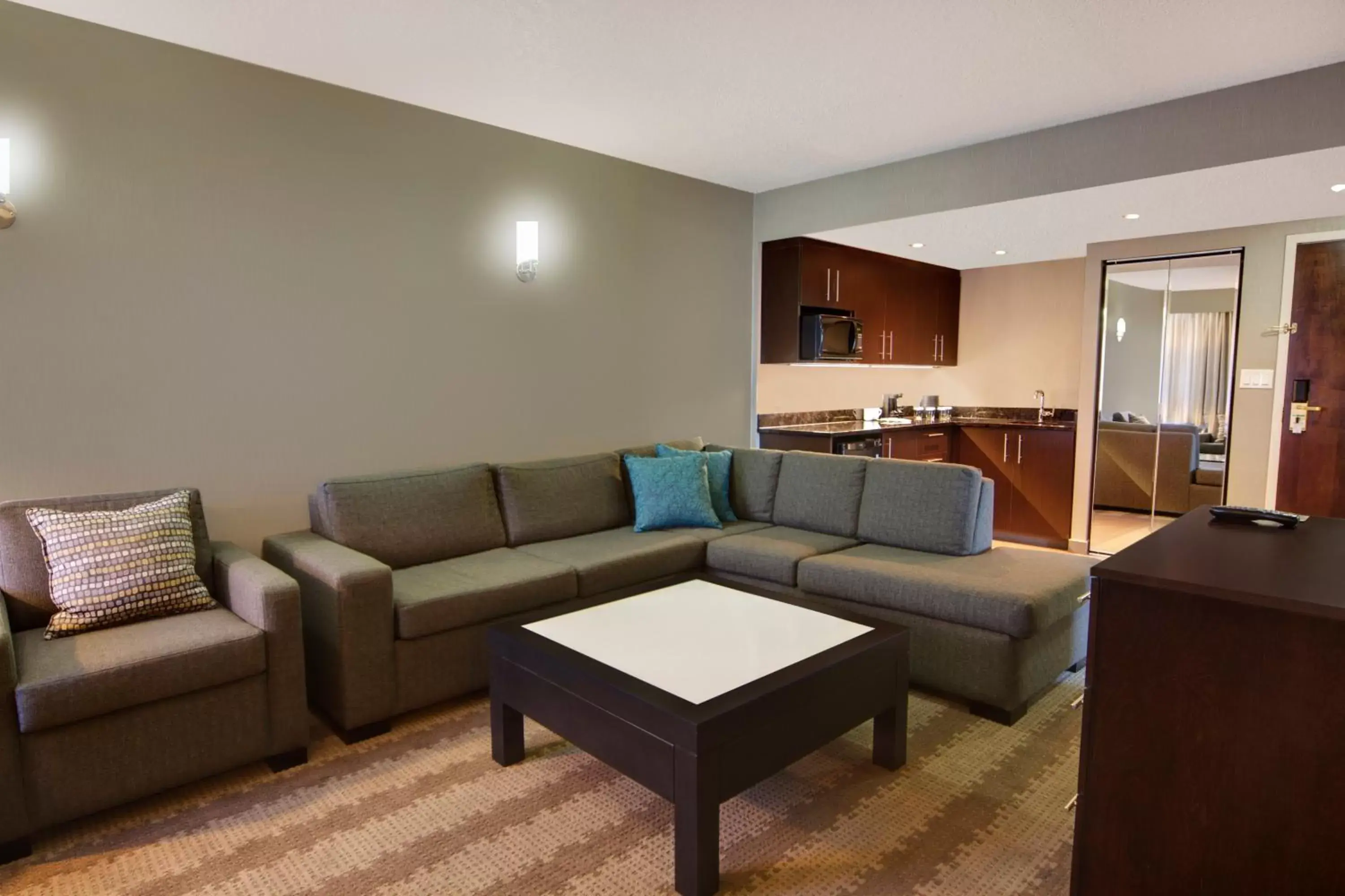 Photo of the whole room, Seating Area in Holiday Inn Calgary Airport, an IHG Hotel