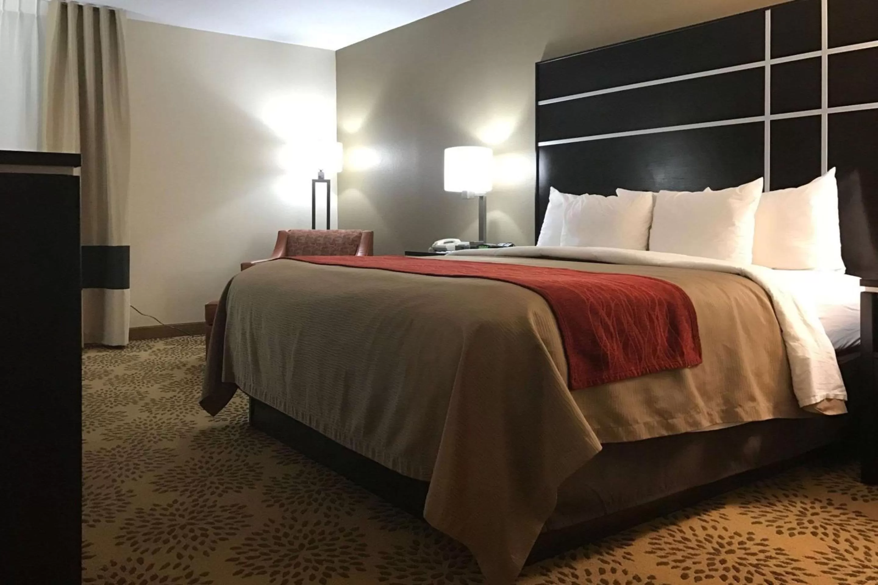 Photo of the whole room, Bed in Comfort Inn North of Asheville