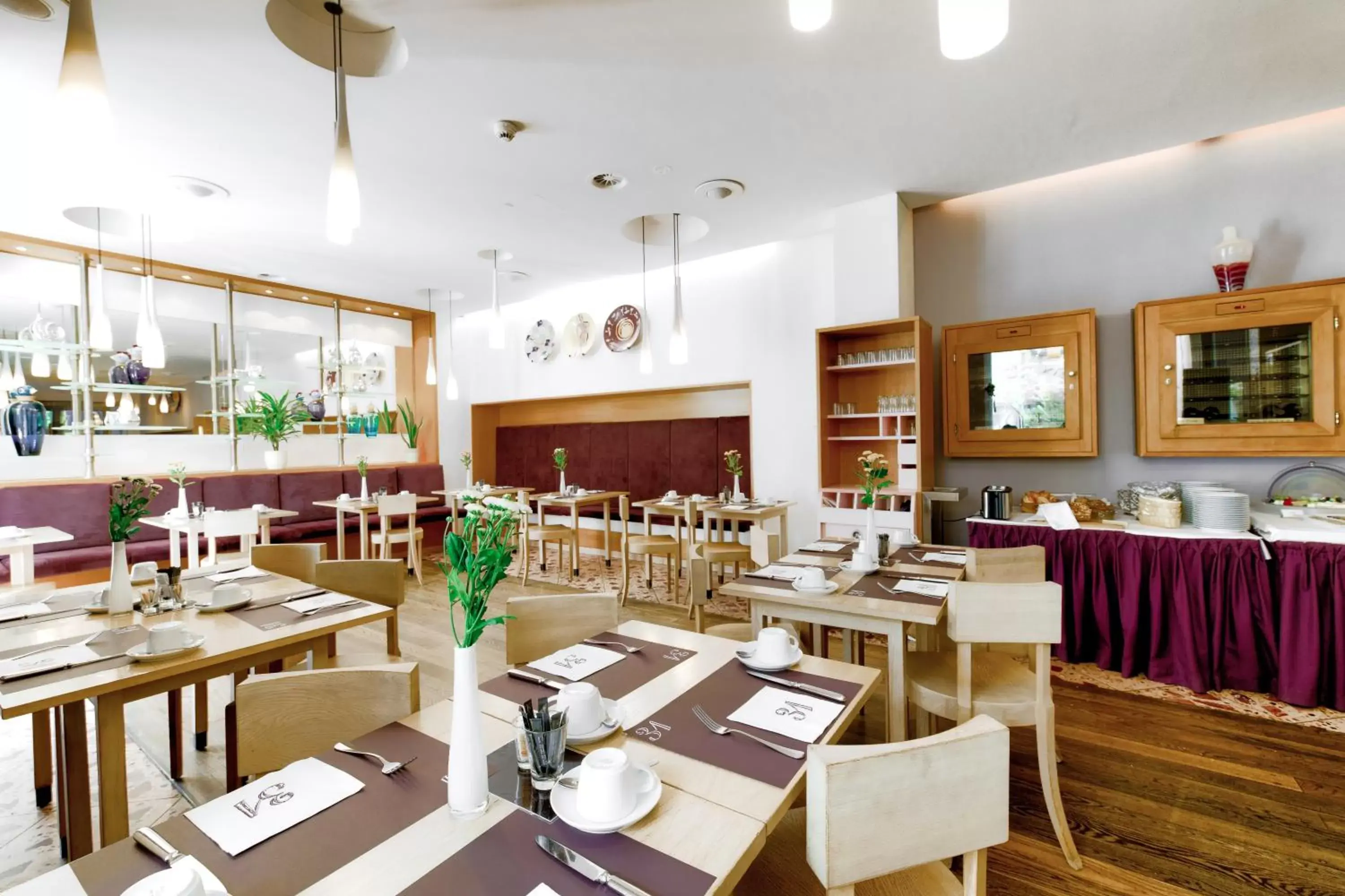 Breakfast, Restaurant/Places to Eat in Hotel Bleibtreu Berlin by Golden Tulip