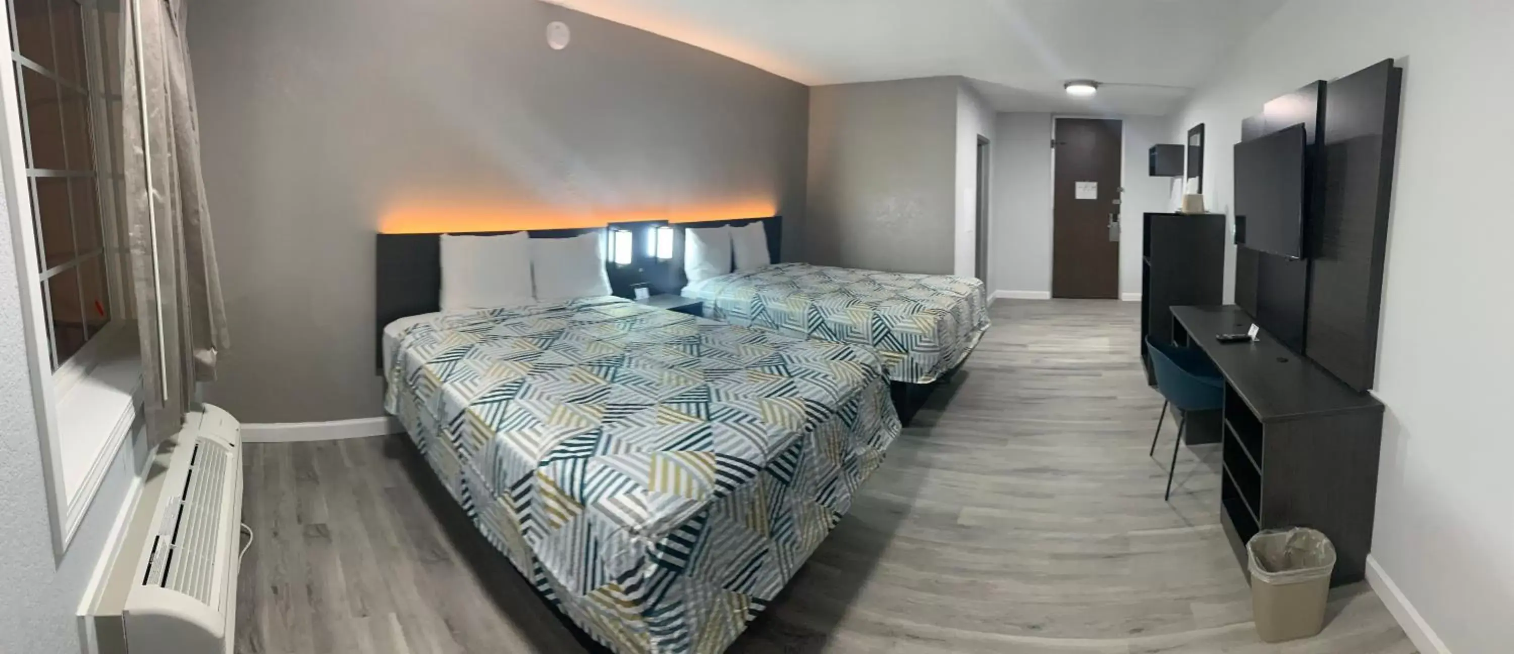 Photo of the whole room, Bed in Motel 6 Corbin KY Photo of the whole room, Bed in Motel 6 Corbin KY