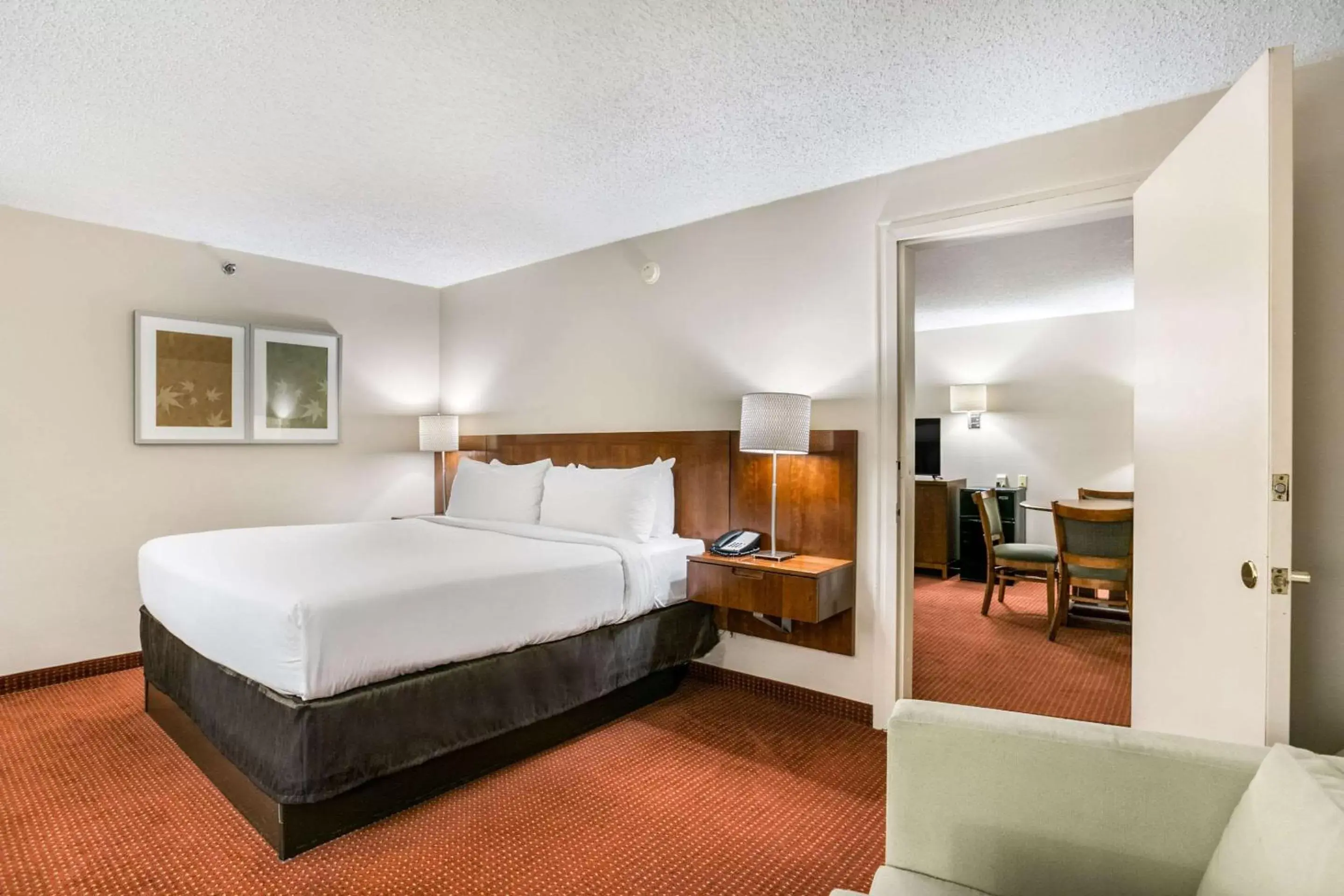 Bedroom, Bed in Clarion Hotel BWI Airport Arundel Mills