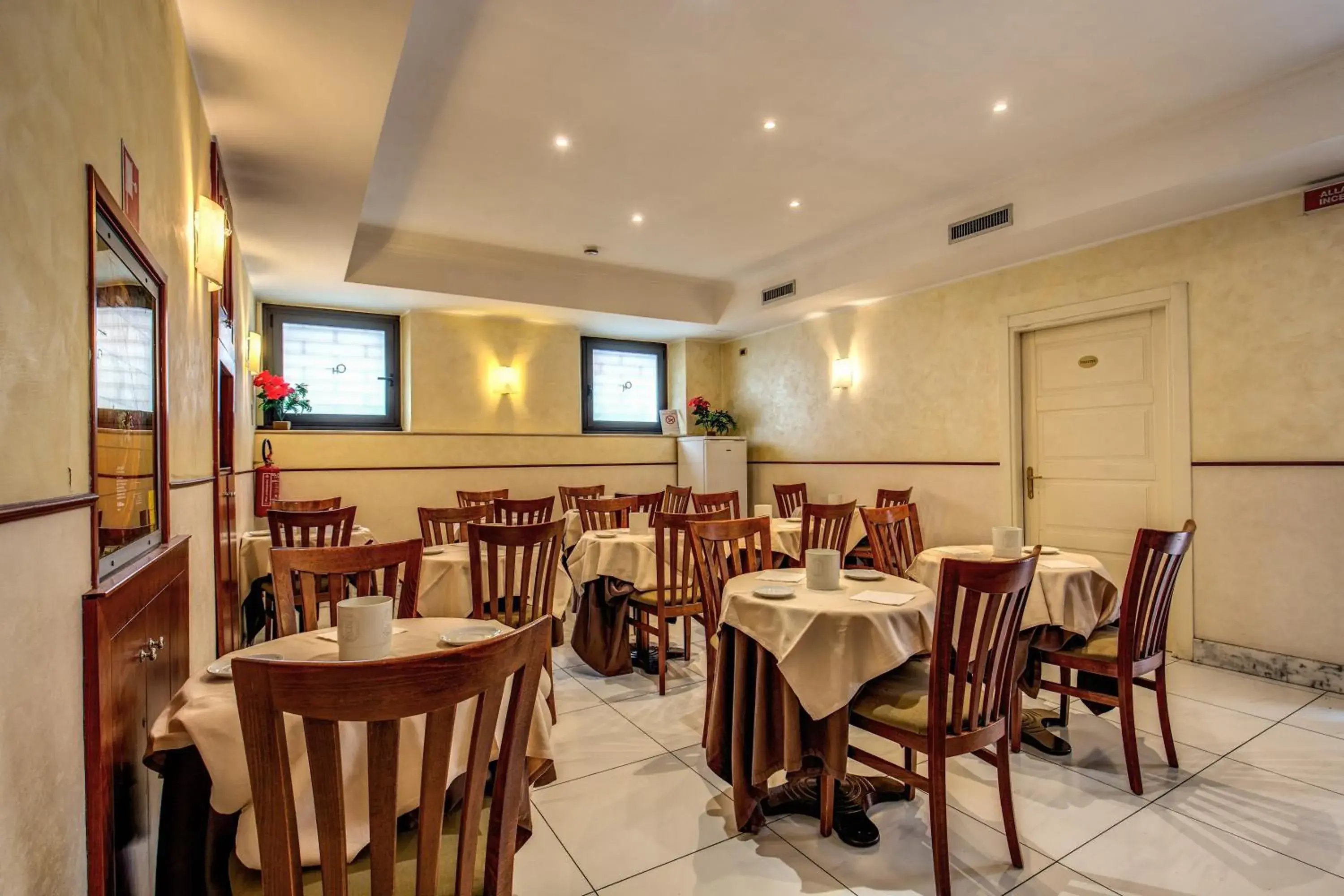 Restaurant/Places to Eat in Hotel Osimar