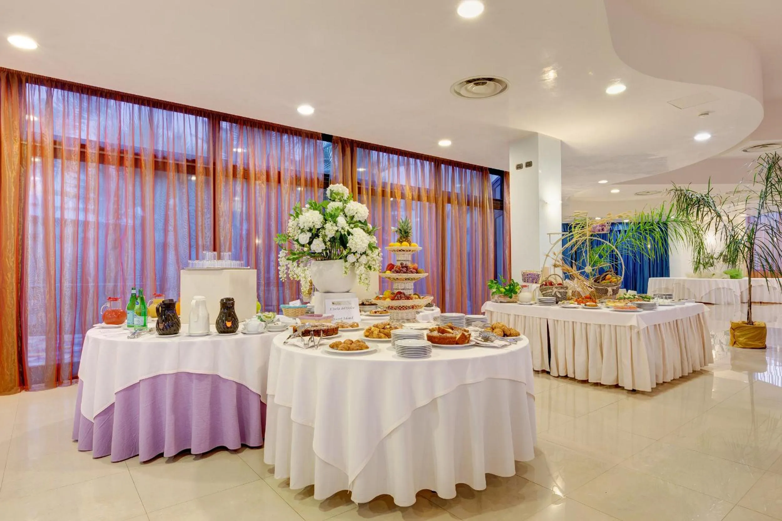 Restaurant/places to eat in Grand Hotel Sofia