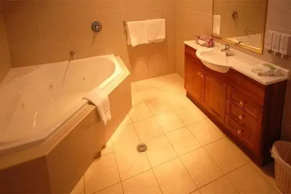 Bathroom in Potters Apartments