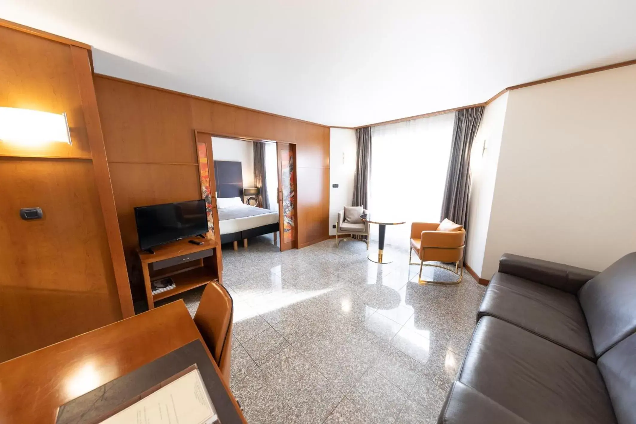 Communal lounge/ TV room, Bed in Goldstar Apartments & Suites Communal lounge/ TV room, Bed in Goldstar Apartments & Suites