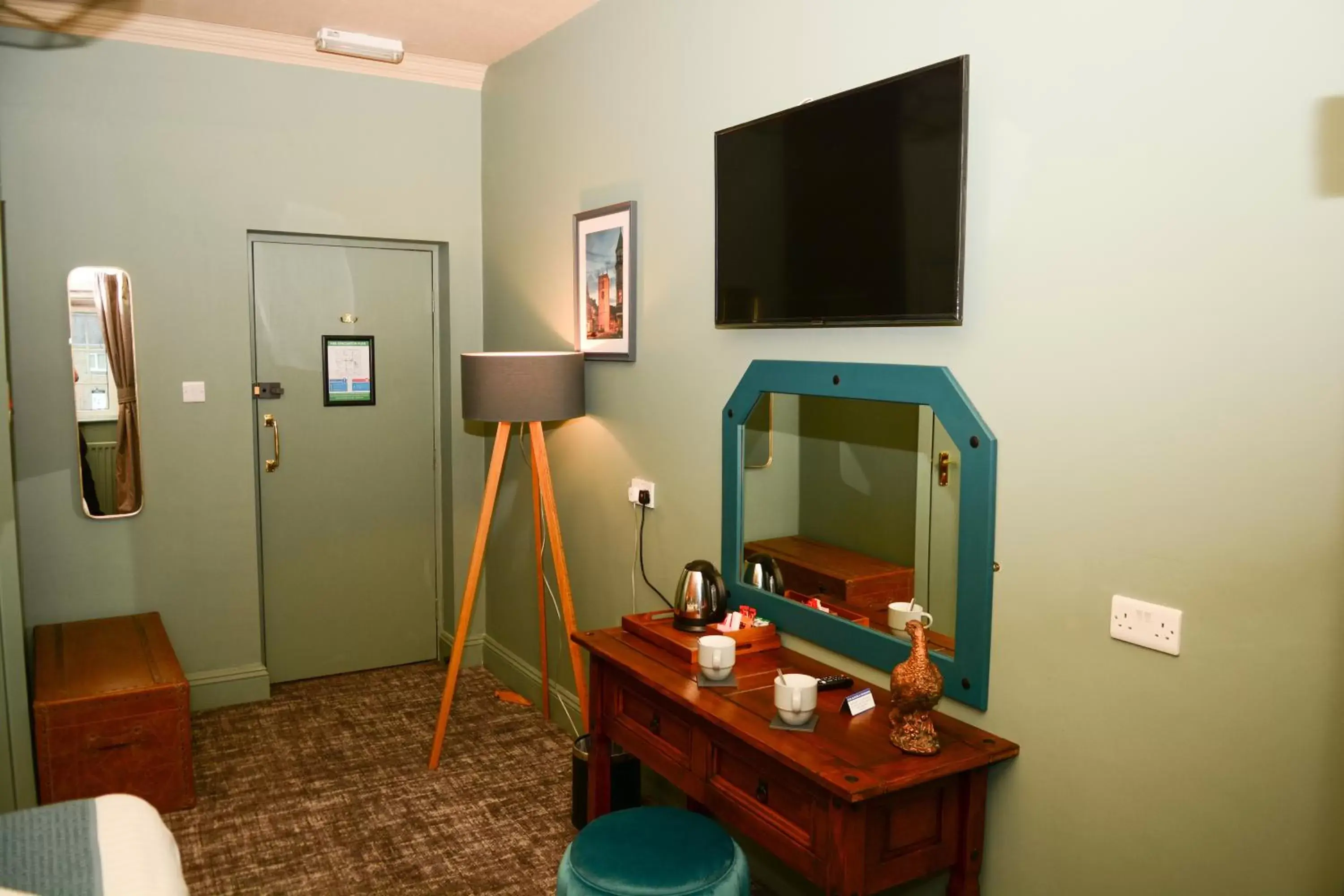 Bedroom, TV/Entertainment Center in Plough Inn