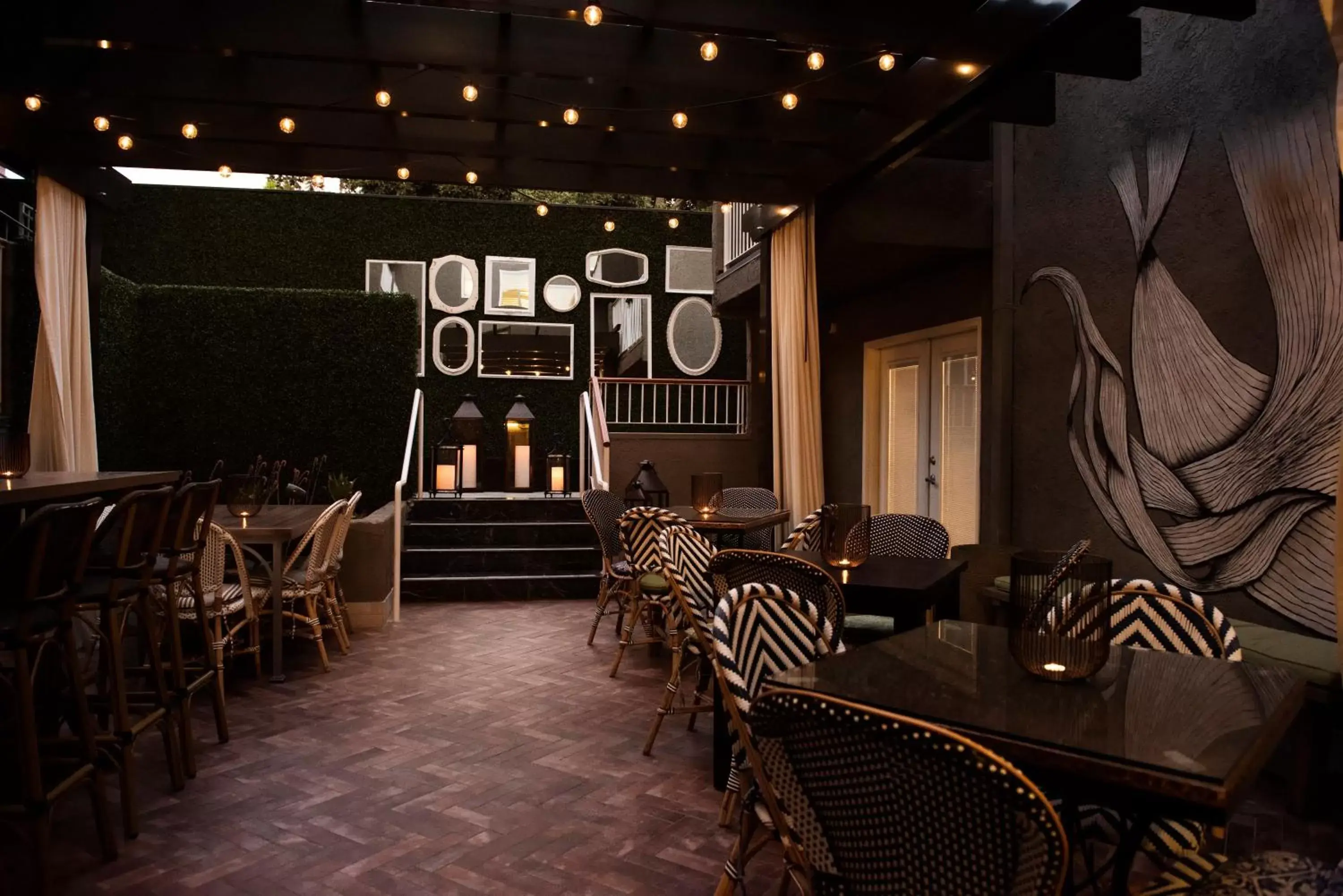 Patio, Restaurant/Places to Eat in Chamberlain West Hollywood