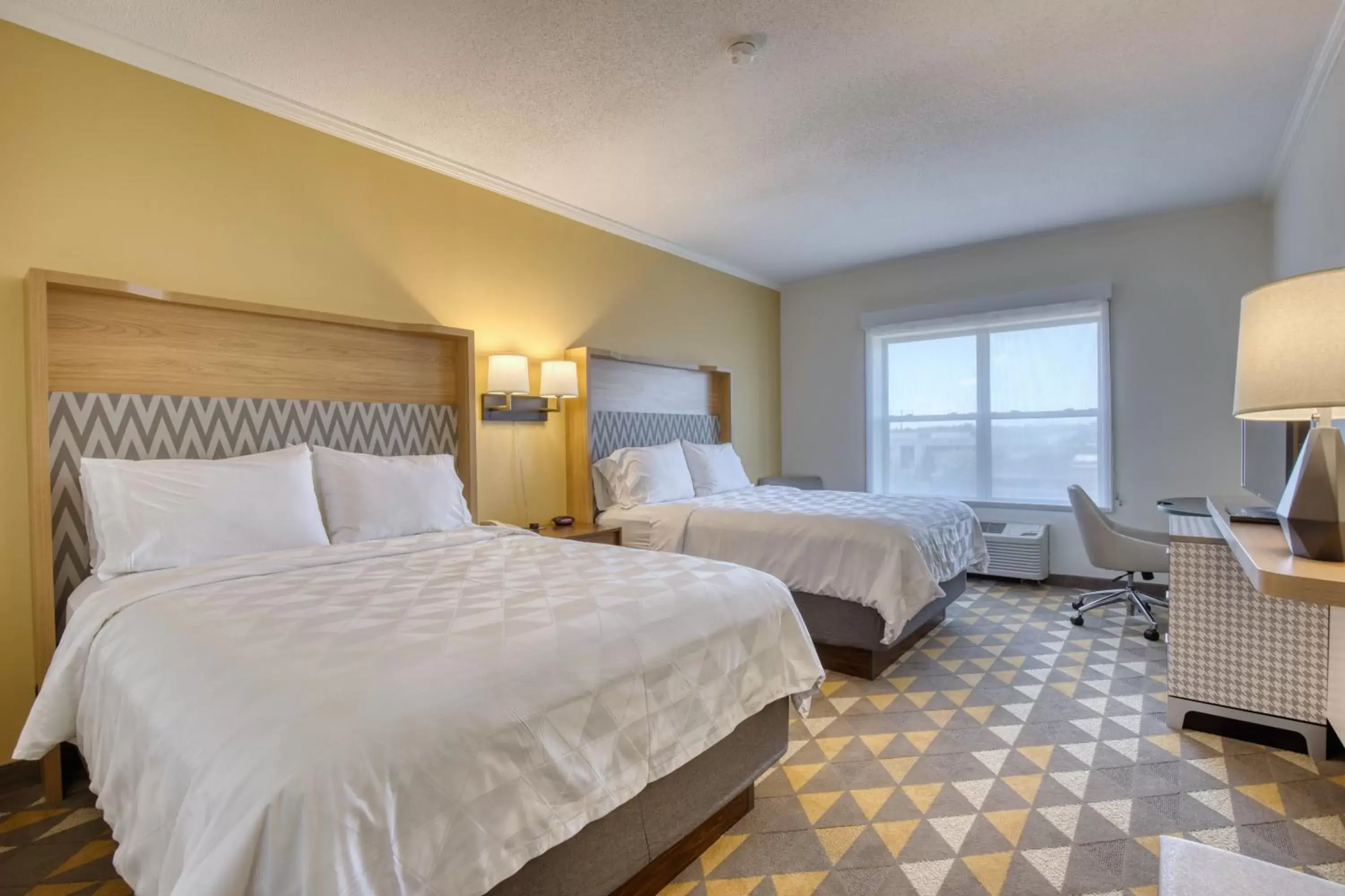 Photo of the whole room, Bed in Holiday Inn Hotel & Suites Madison West, an IHG Hotel