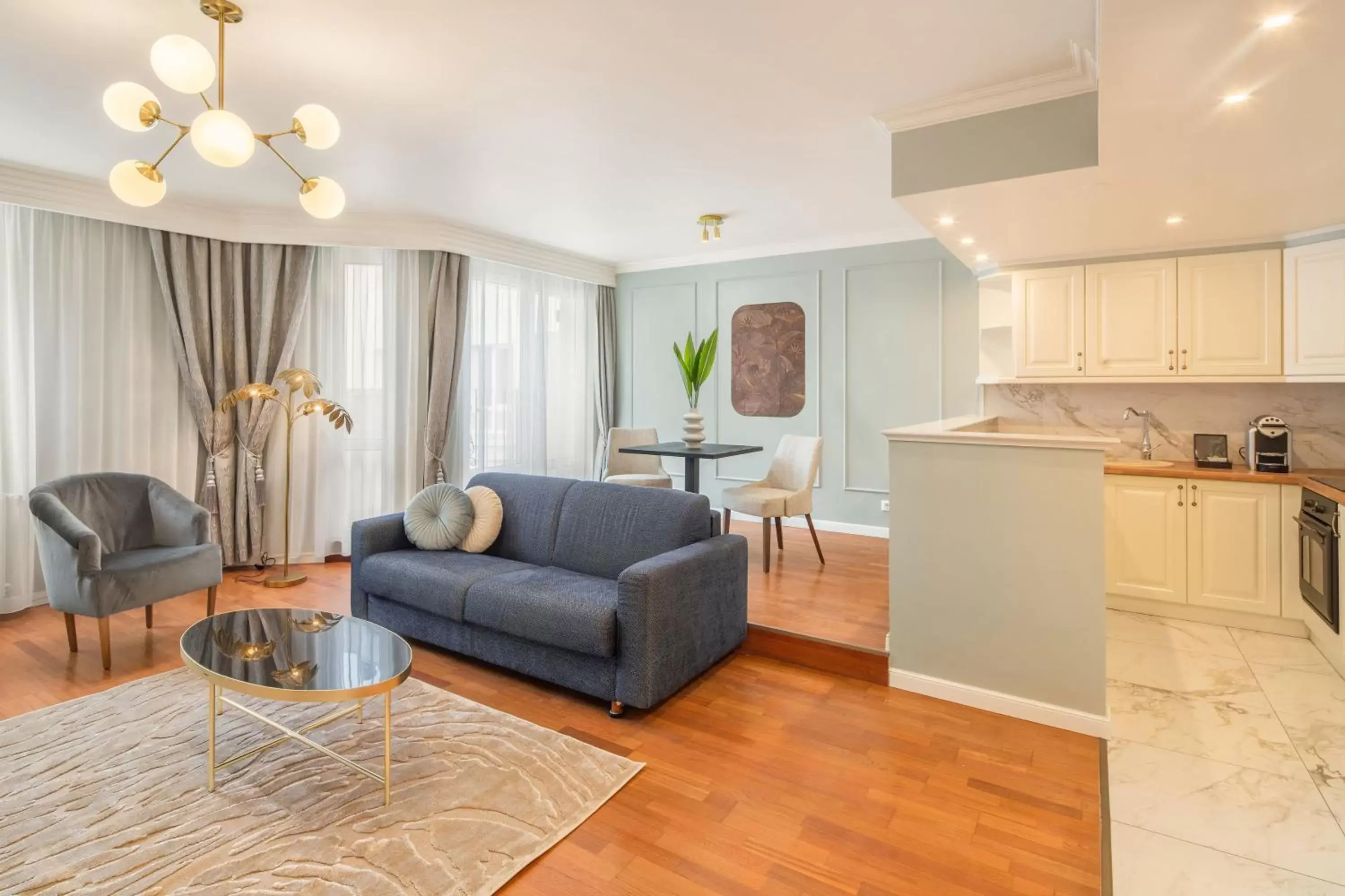 Living room, Seating Area in Queen's Court Hotel & Residence