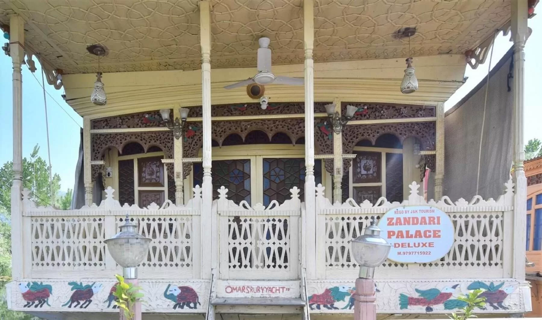 Balcony/Terrace in Houseboat Zaindari Palace