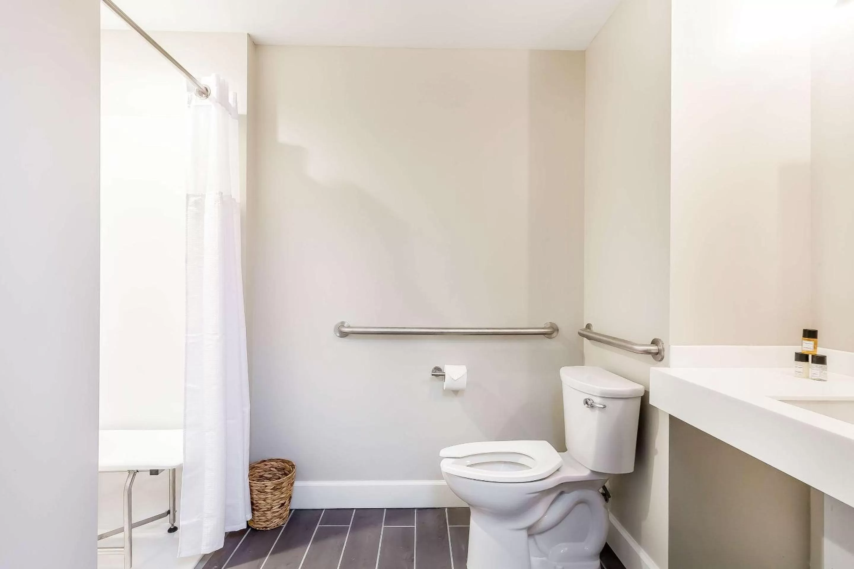 Bathroom in The Aurora Inn Hotel and Event Center