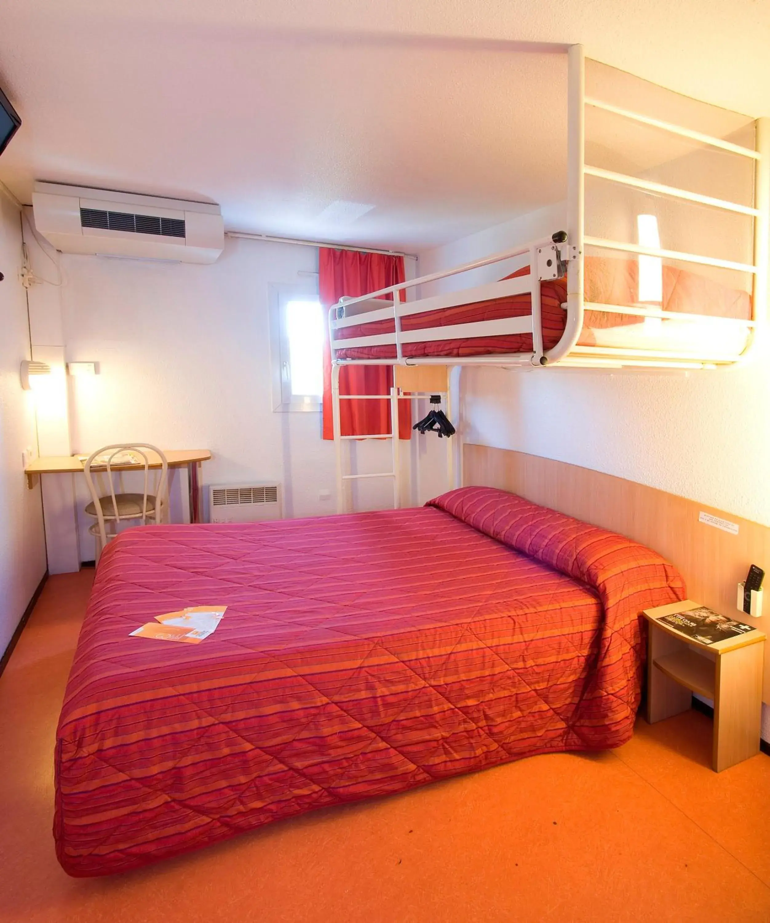 Bedroom, Bed in Premiere Classe Le Blanc Mesnil