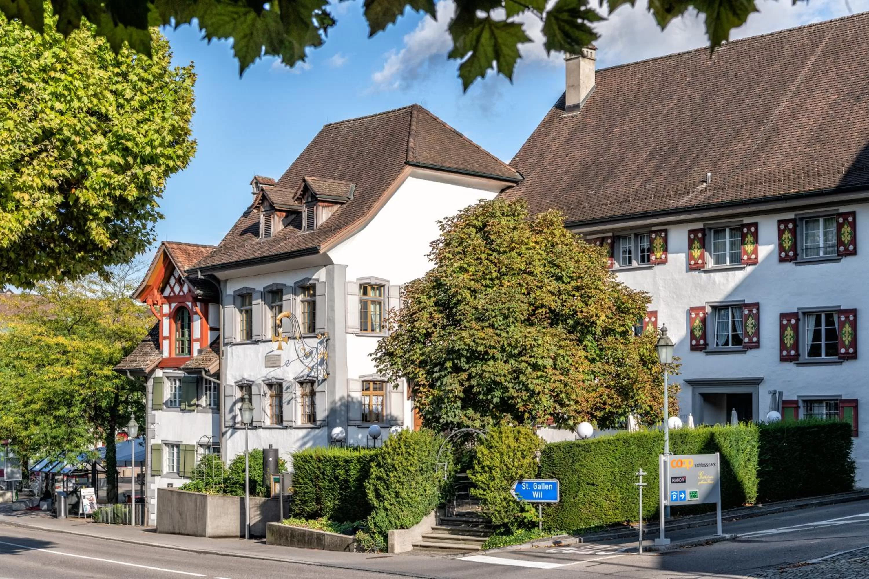 Restaurant/places to eat, Property Building in Hotel zum goldenen Kreuz