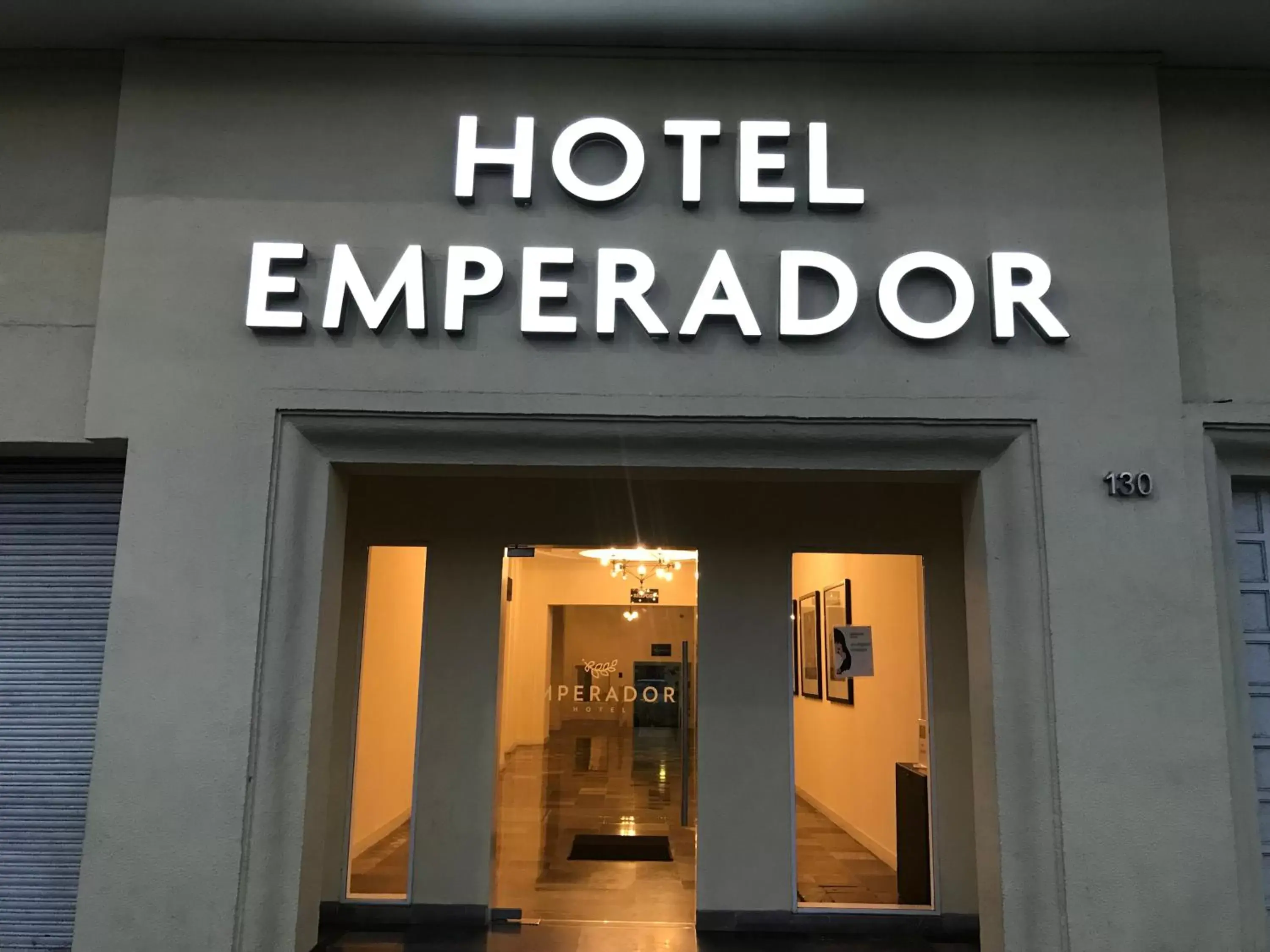 Facade/entrance in Hotel Emperador centro Guadalajara y Remodelado