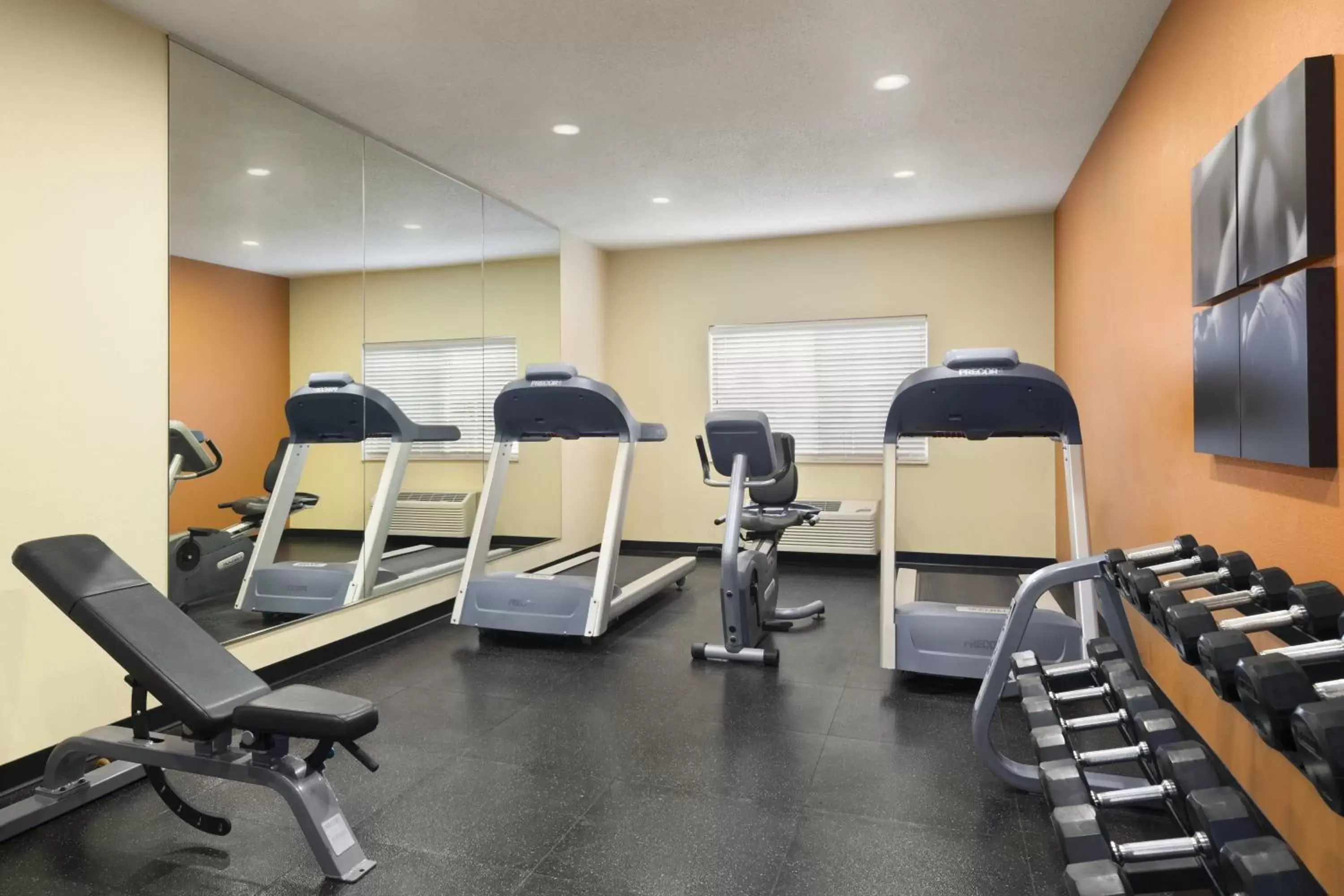 Fitness centre/facilities, Fitness Center/Facilities in Country Inn & Suites by Radisson, Owatonna, MN