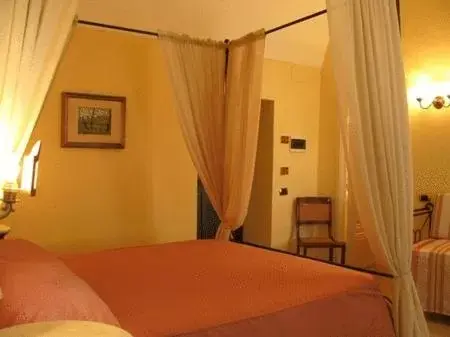 Photo of the whole room, Bed in B&B Palazzo Senape De Pace