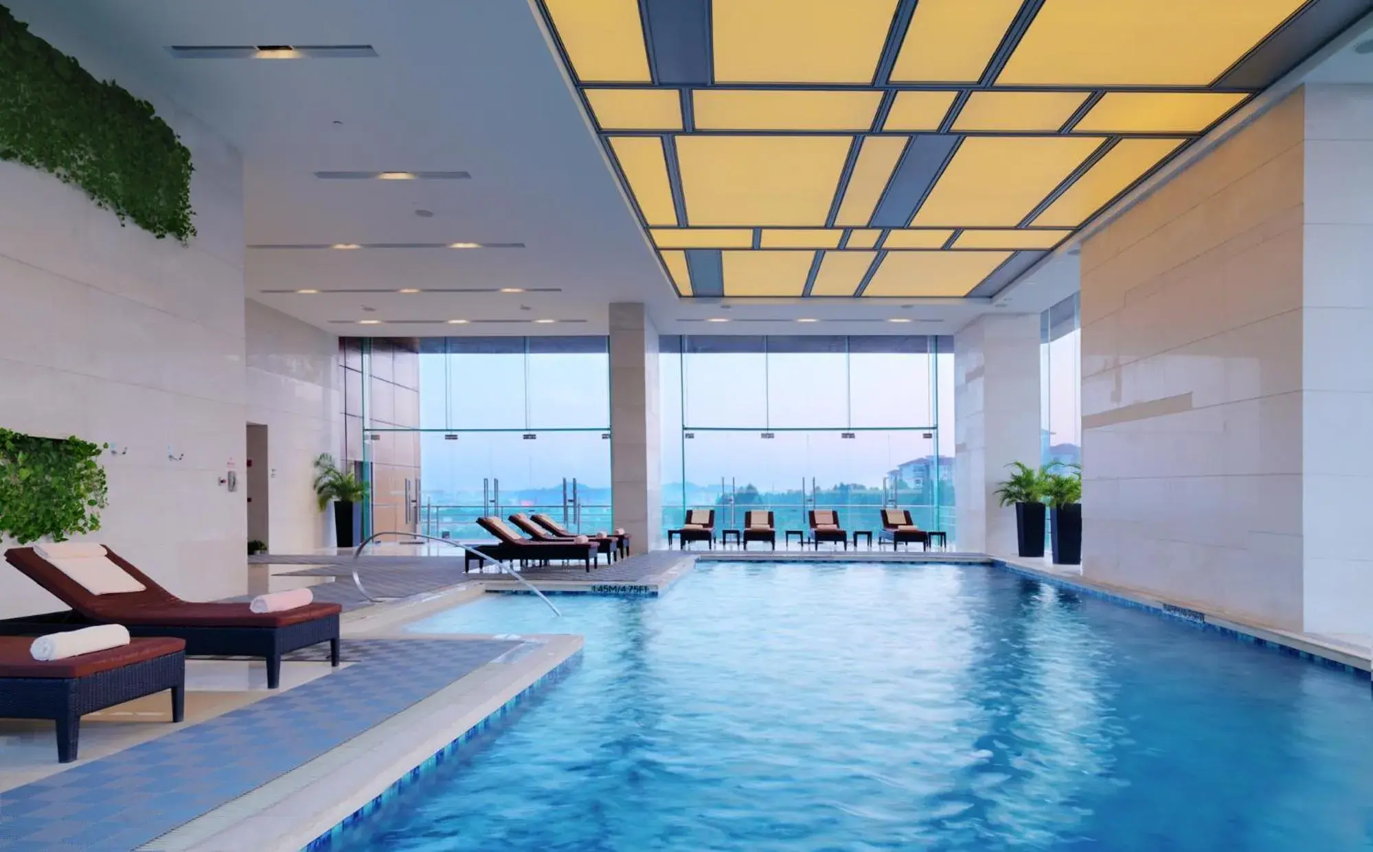 Swimming Pool in Four Points by Sheraton Guangzhou, Dongpu