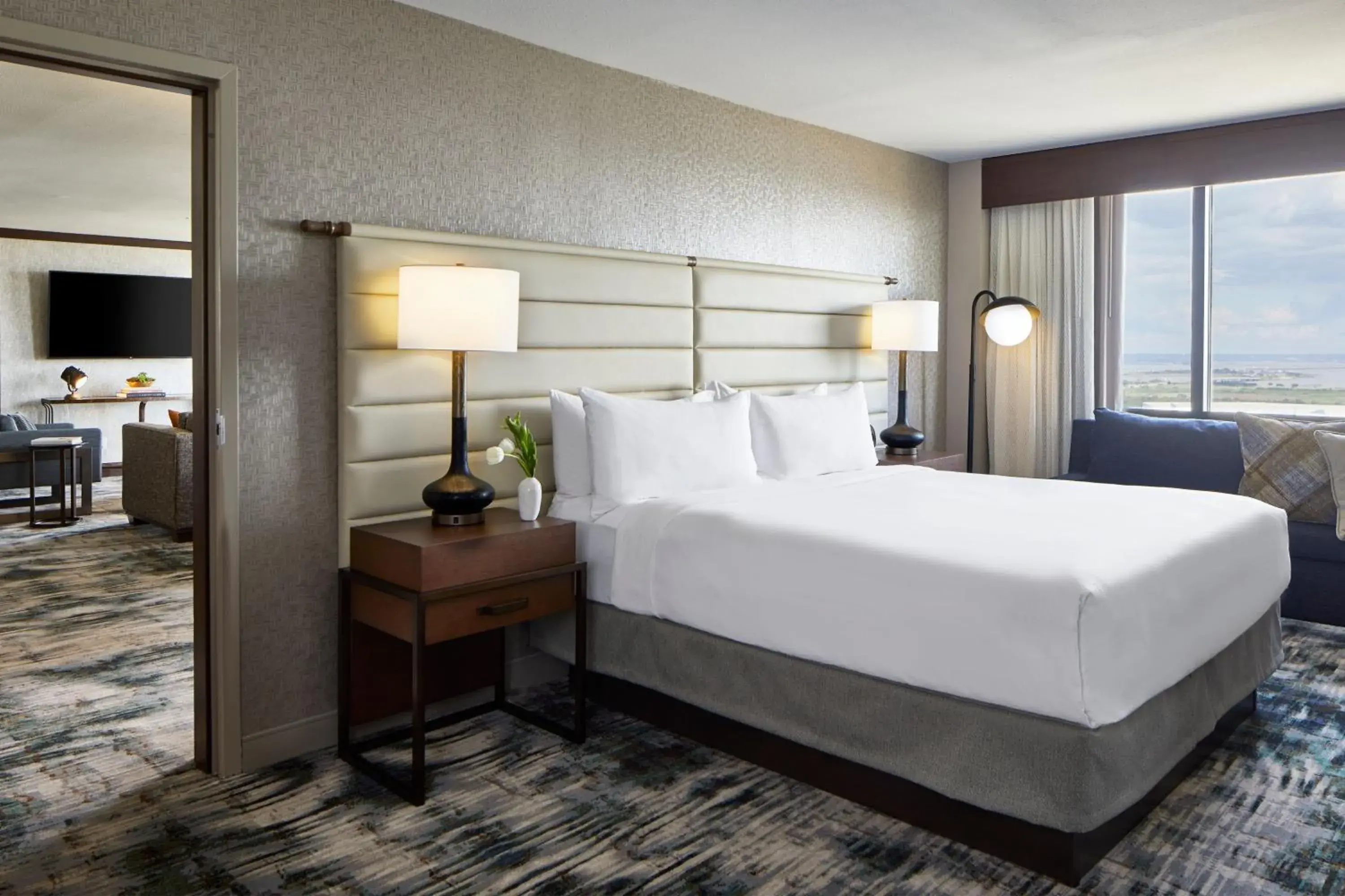 Photo of the whole room, Bed in Renaissance by Marriott Mobile Riverview Plaza Hotel