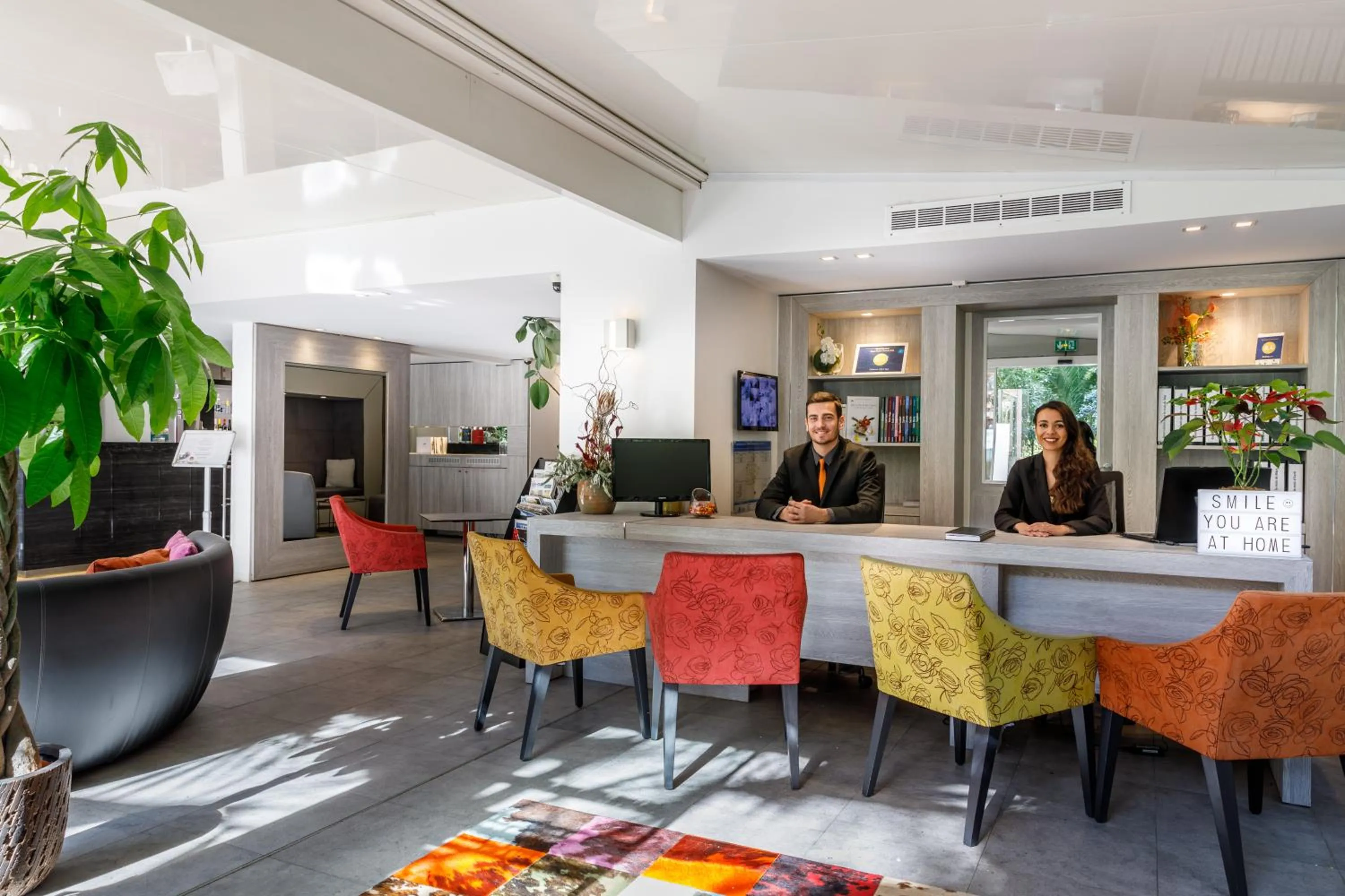 Lobby or reception in Cézanne Hôtel