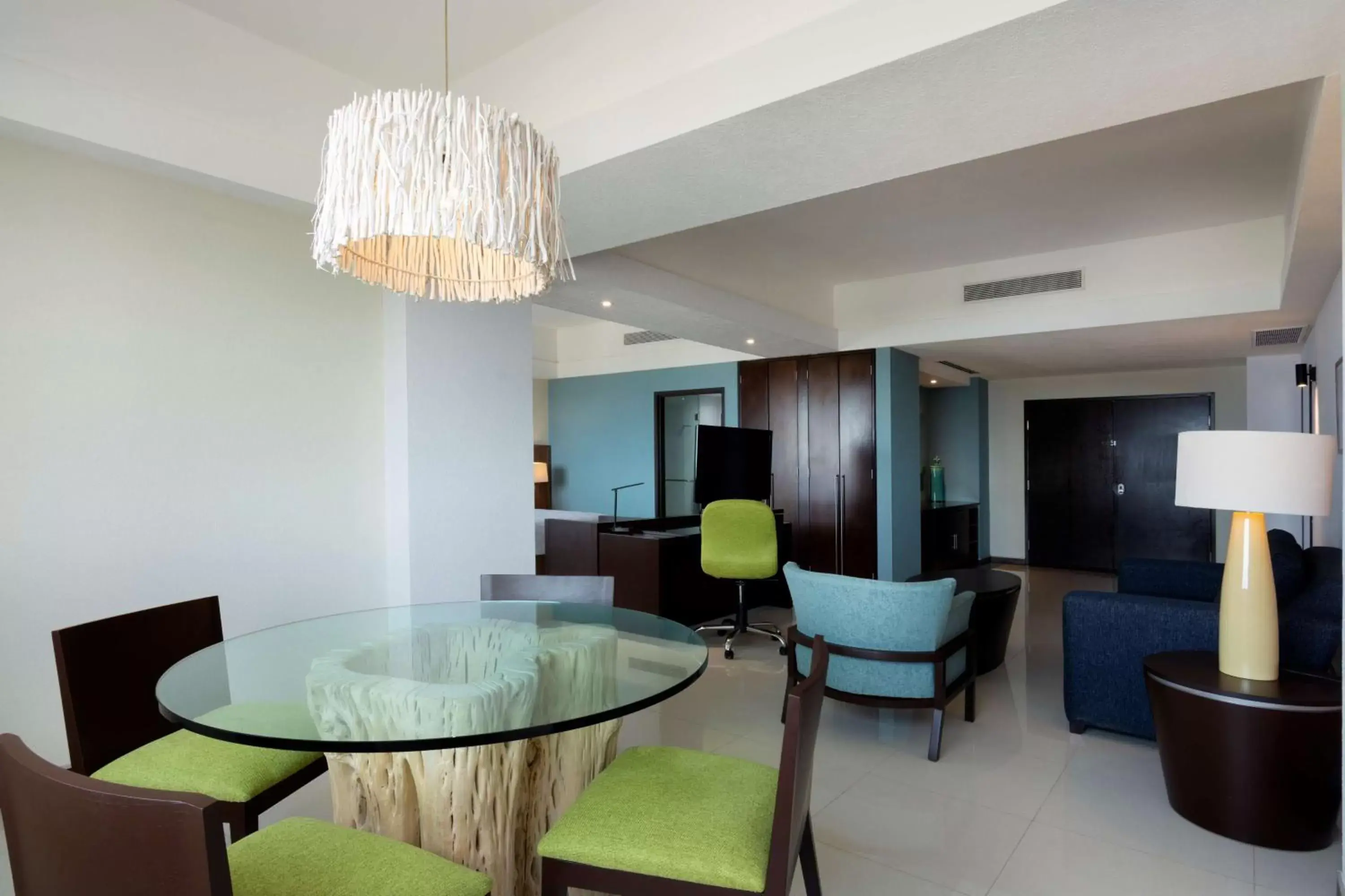 Living room, Seating Area in Hampton by Hilton Veracruz Boca Del Rio