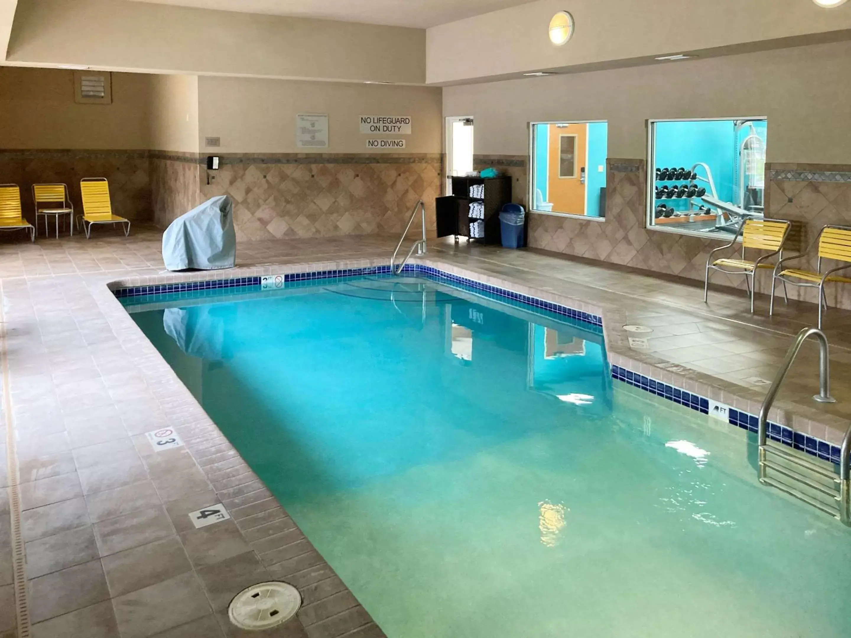 Activities, Swimming Pool in Comfort Inn & Suites Ankeny - Des Moines