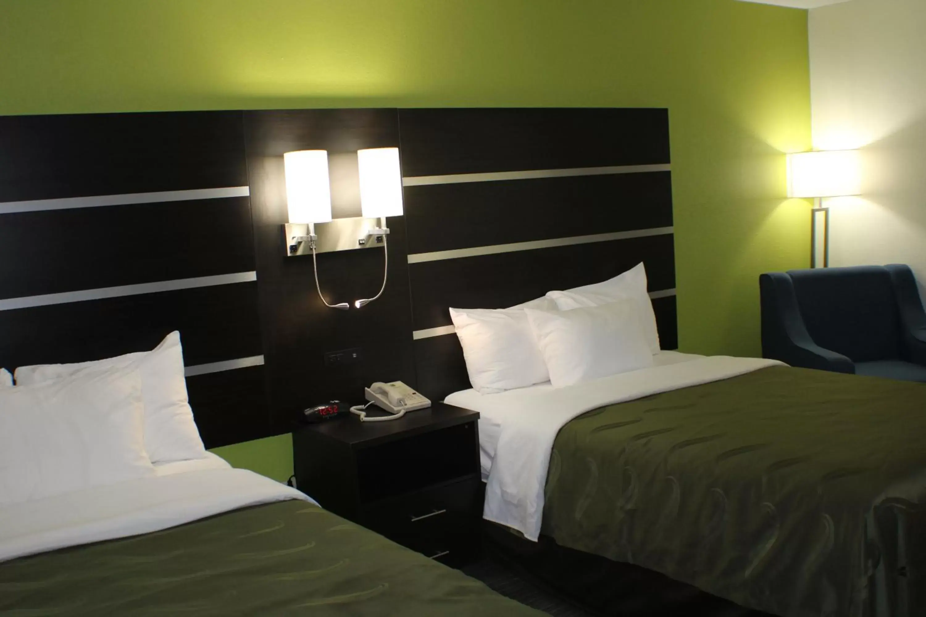 Photo of the whole room, Bed in Quality Inn & Suites Bedford West
