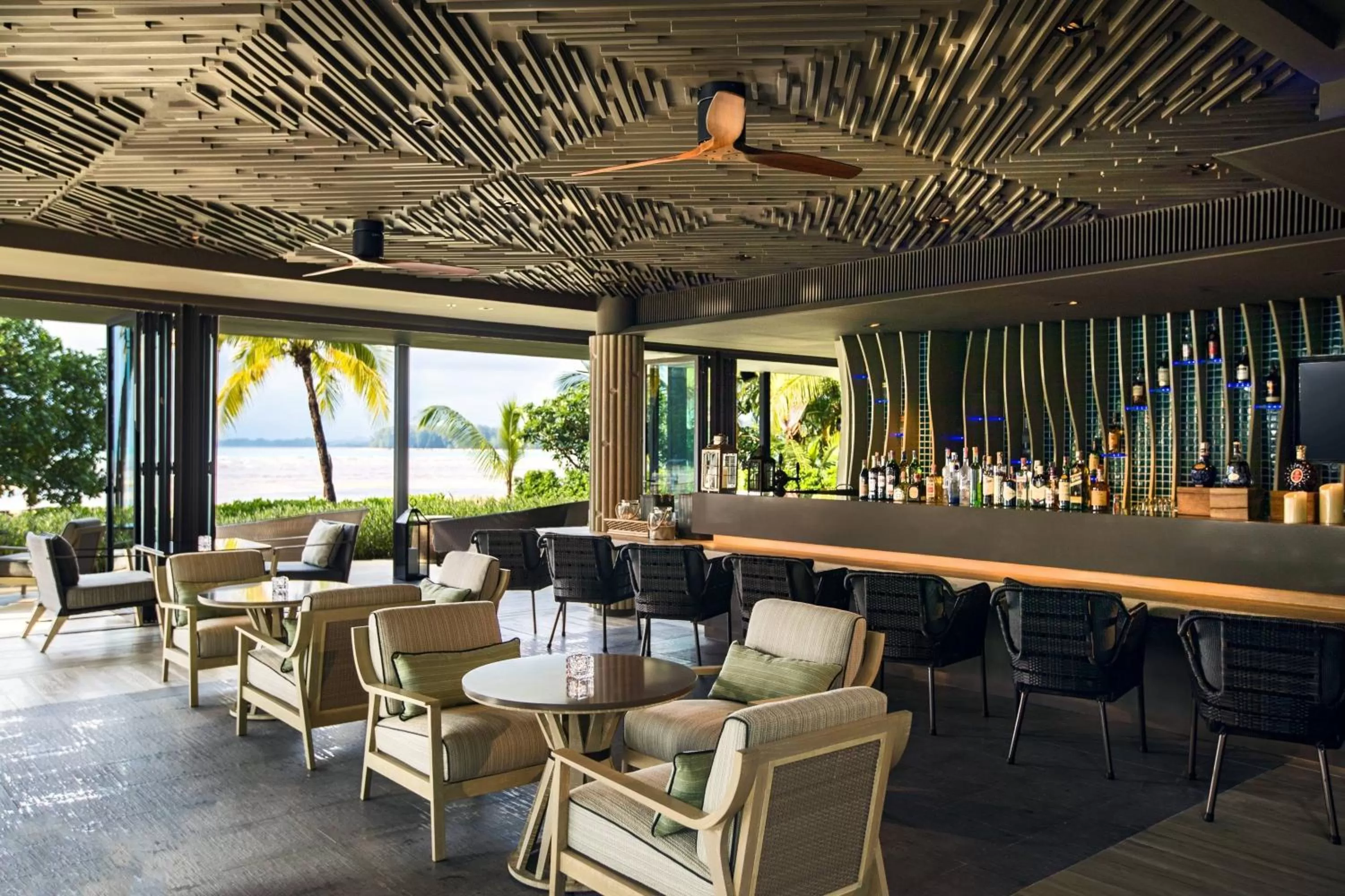 Lounge or bar in Phuket Marriott Resort and Spa, Nai Yang Beach