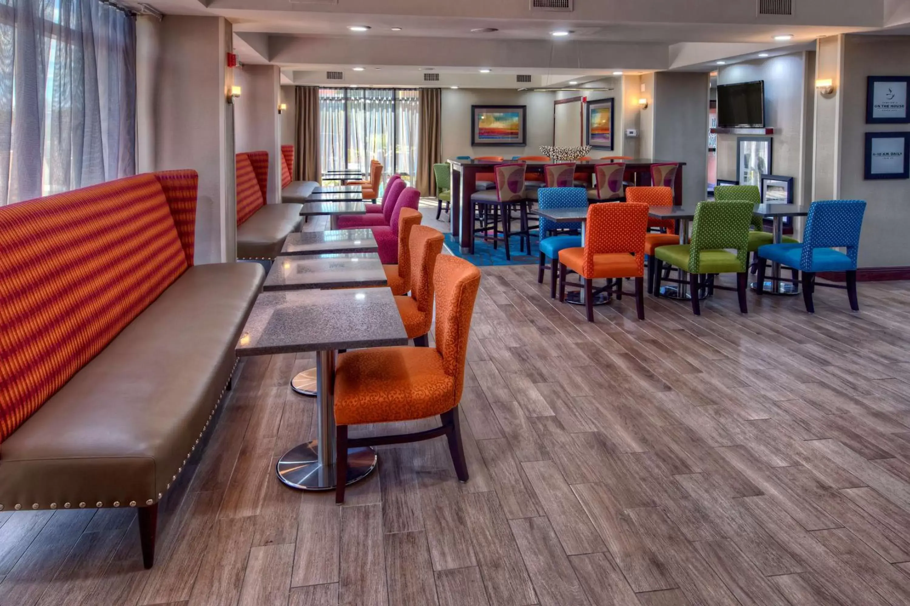 Lobby or reception, Lounge/Bar in Hampton Inn Orlando-Maingate South