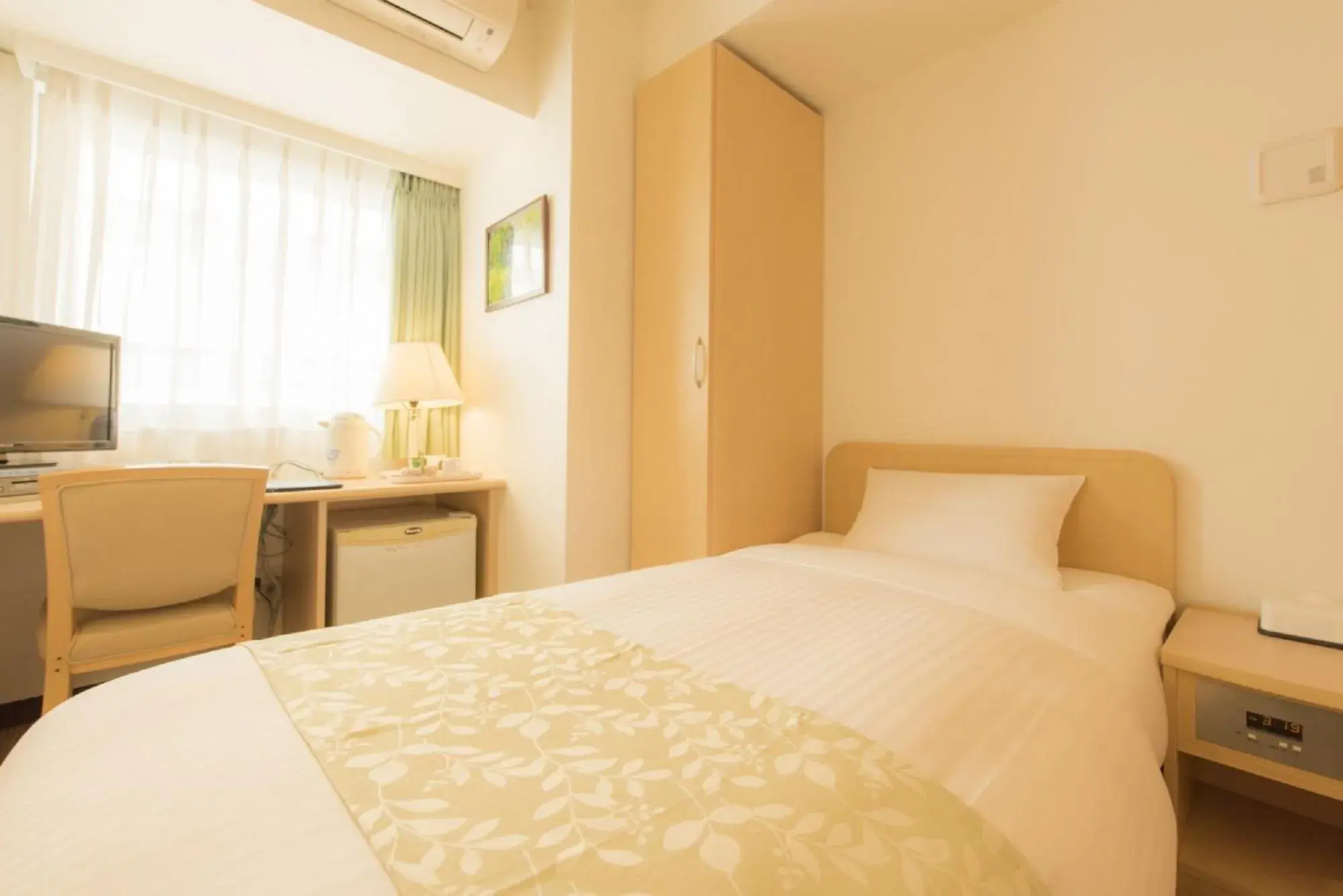 Photo of the whole room, Bed in Famy Inn Kinshicho