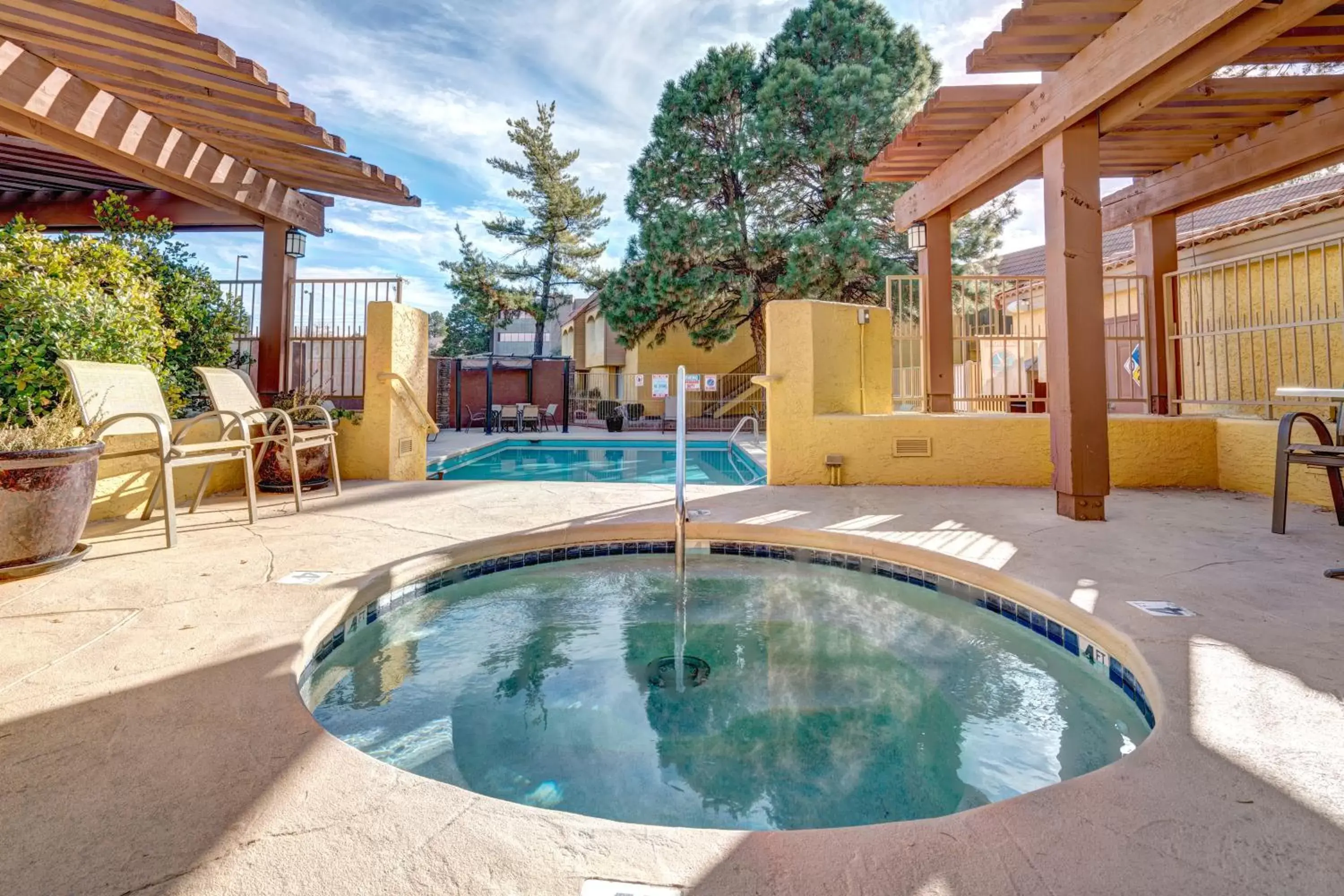 , Swimming Pool in Best Western Airport Albuquerque InnSuites Hotel & Suites