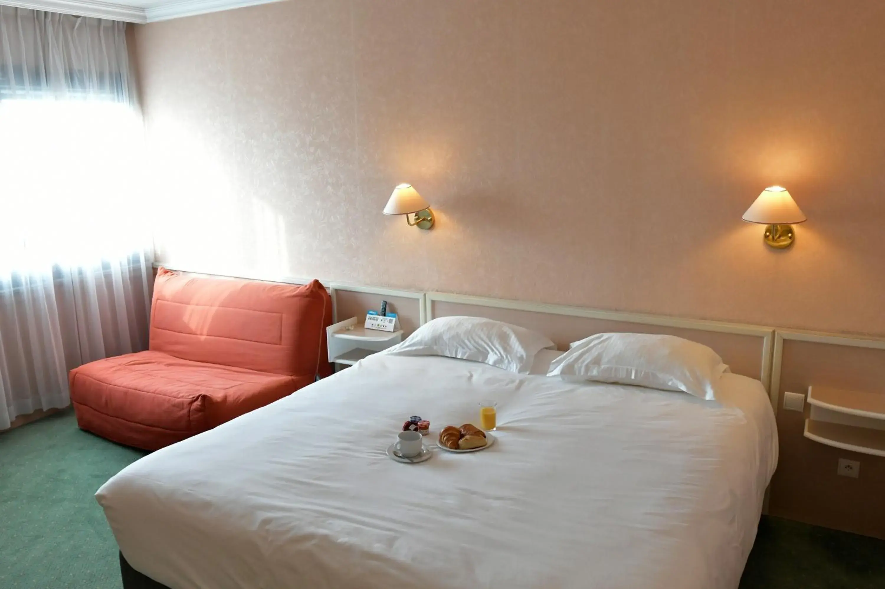 Photo of the whole room, Bed in Logis Lyon Est Porte de l'Ain