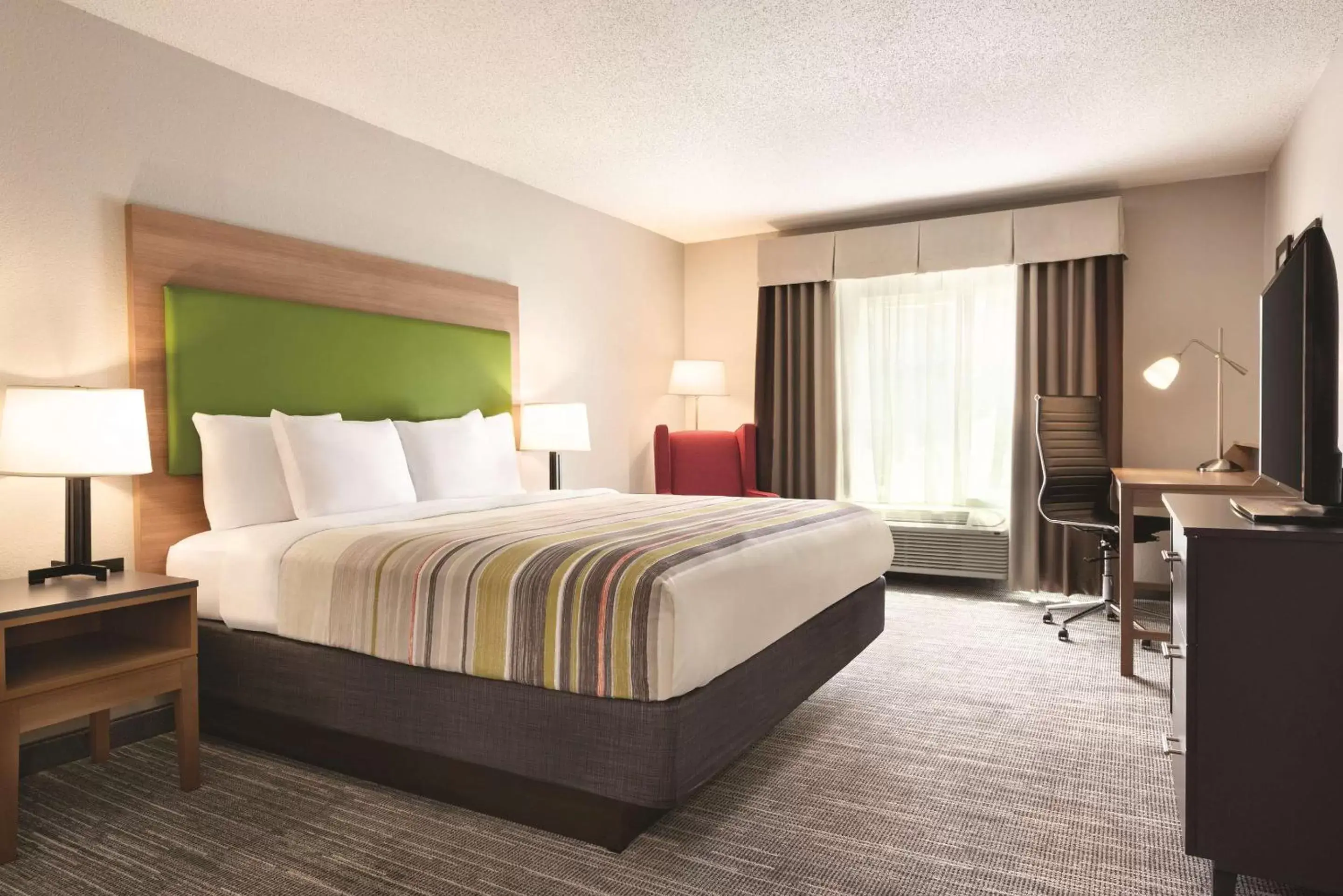 Bedroom, Bed in Country Inn & Suites by Radisson, Greensboro, NC