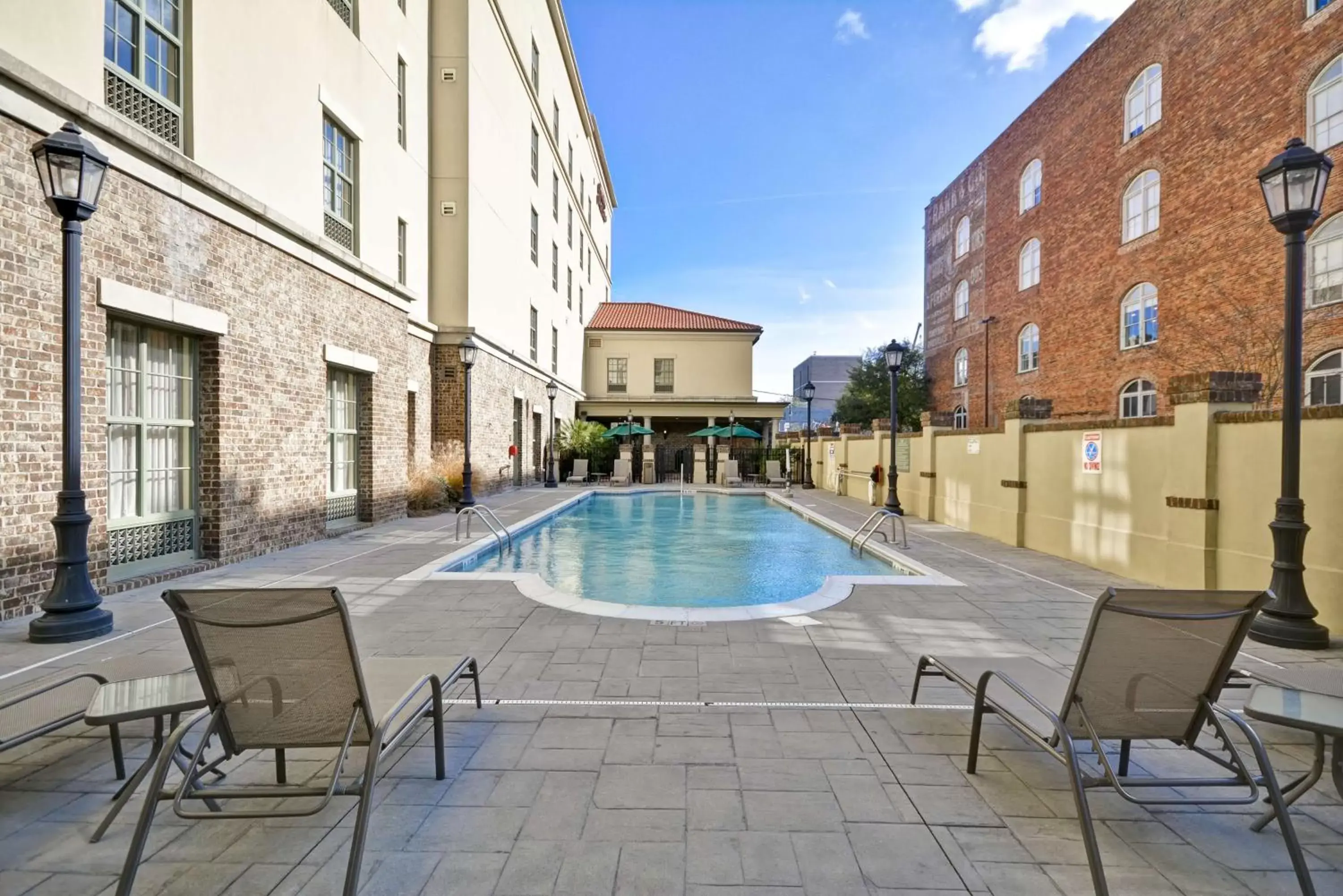 Swimming Pool in Hampton Inn & Suites Savannah Historic District