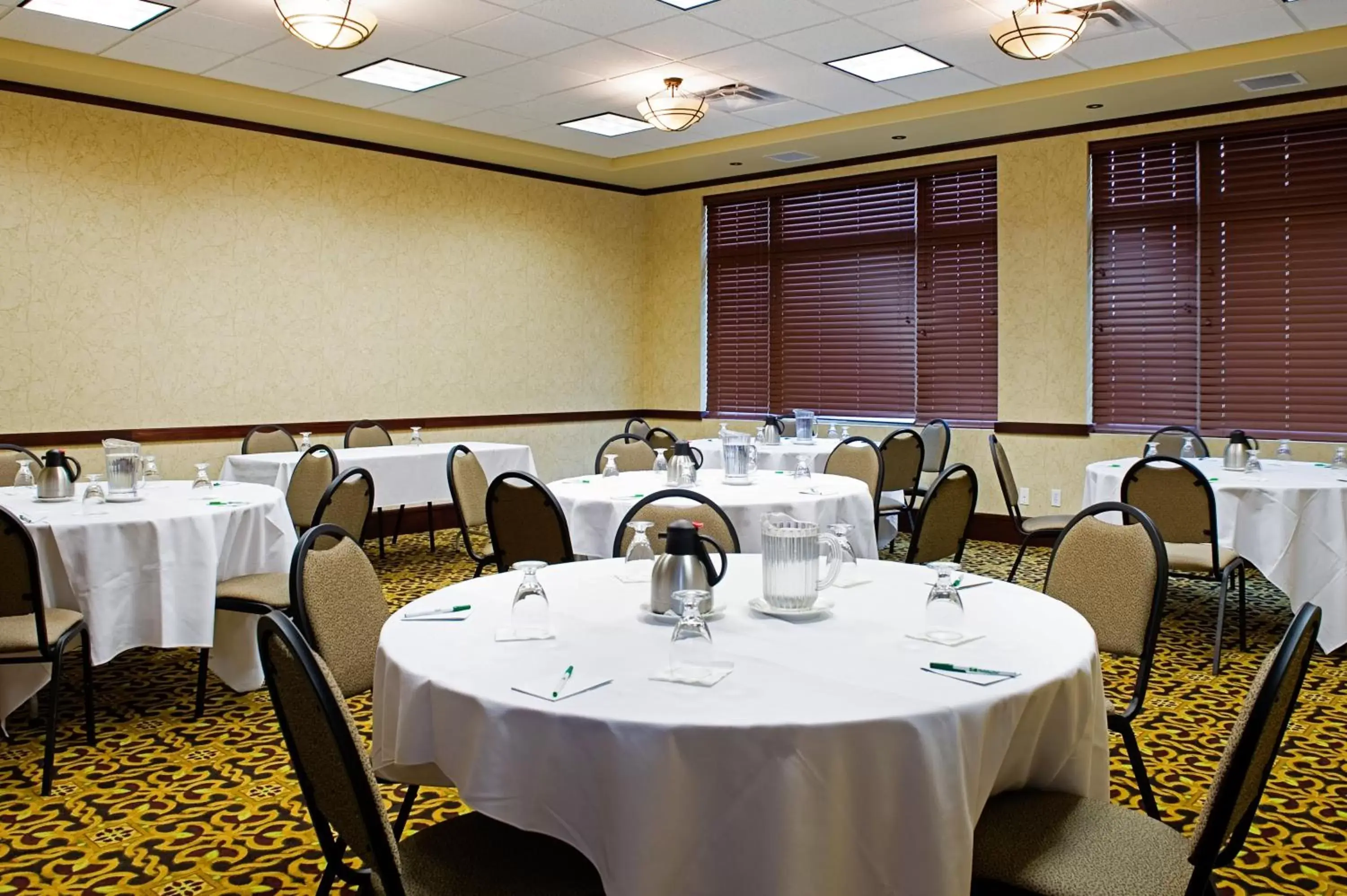 Meeting/conference room, Restaurant/Places to Eat in Holiday Inn Hotel & Suites-West Edmonton, an IHG Hotel