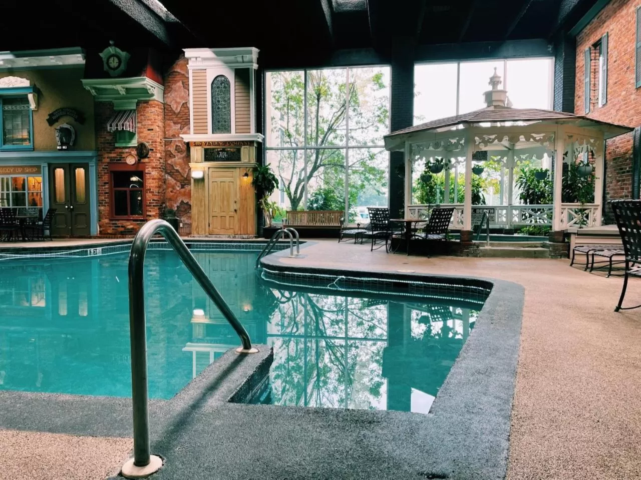 Swimming pool in Wyndham Garden Warsaw