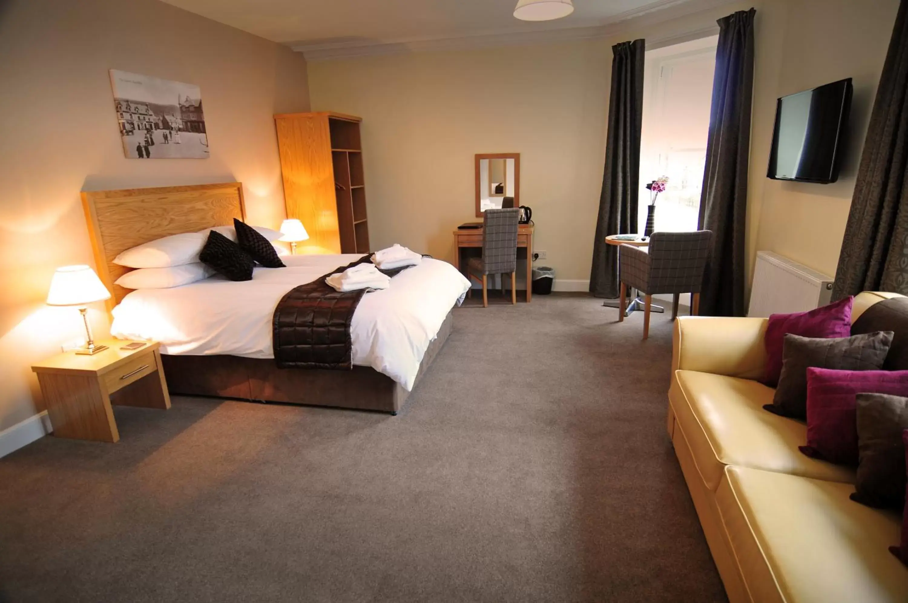 Photo of the whole room in Schiehallion Hotel