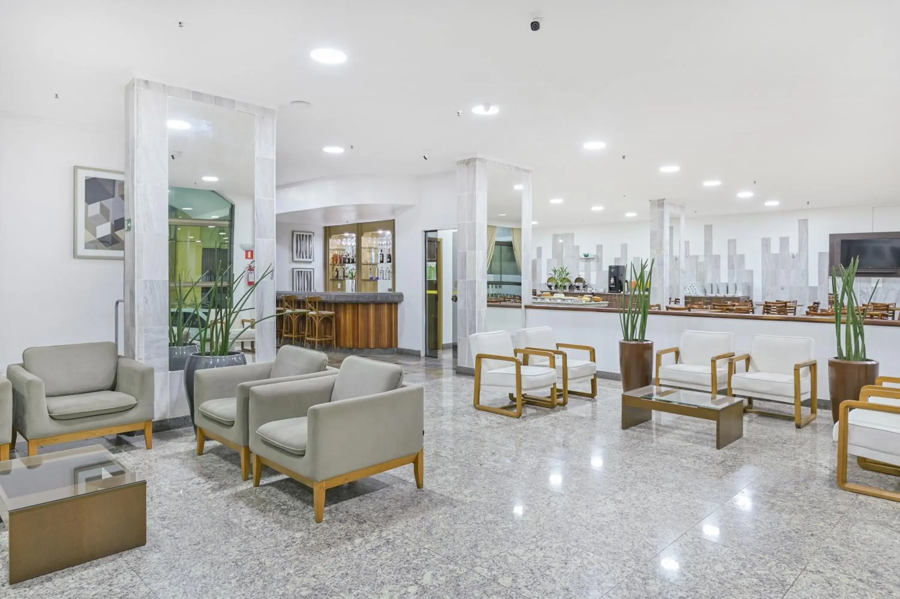 Living room, Lobby/Reception in Nacional Inn Limeira