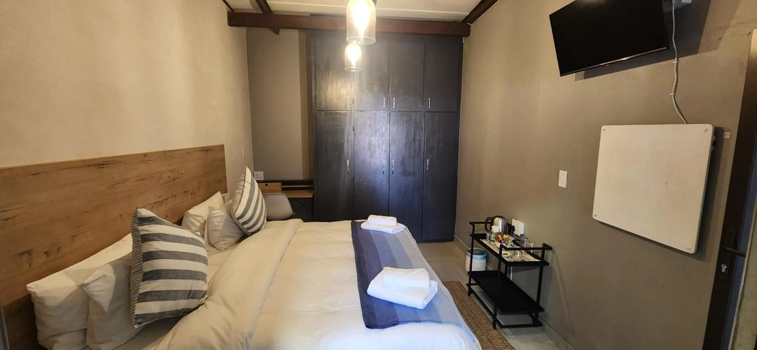 Bed in Livingwaters Self-Catering Accommodation