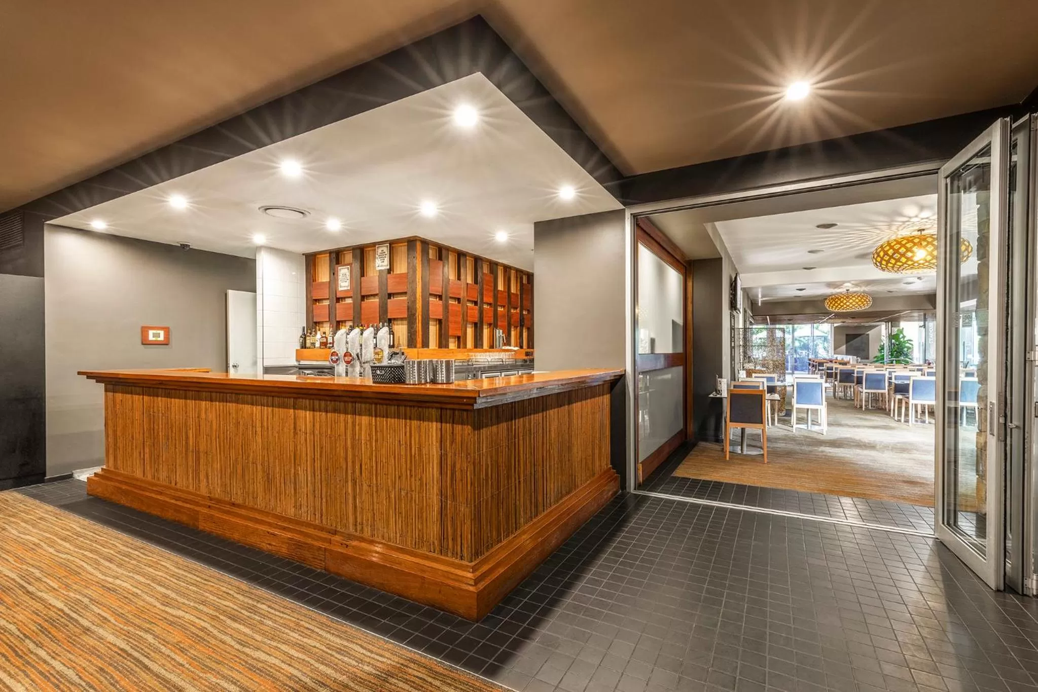 Restaurant/places to eat in Villa Noosa Hotel