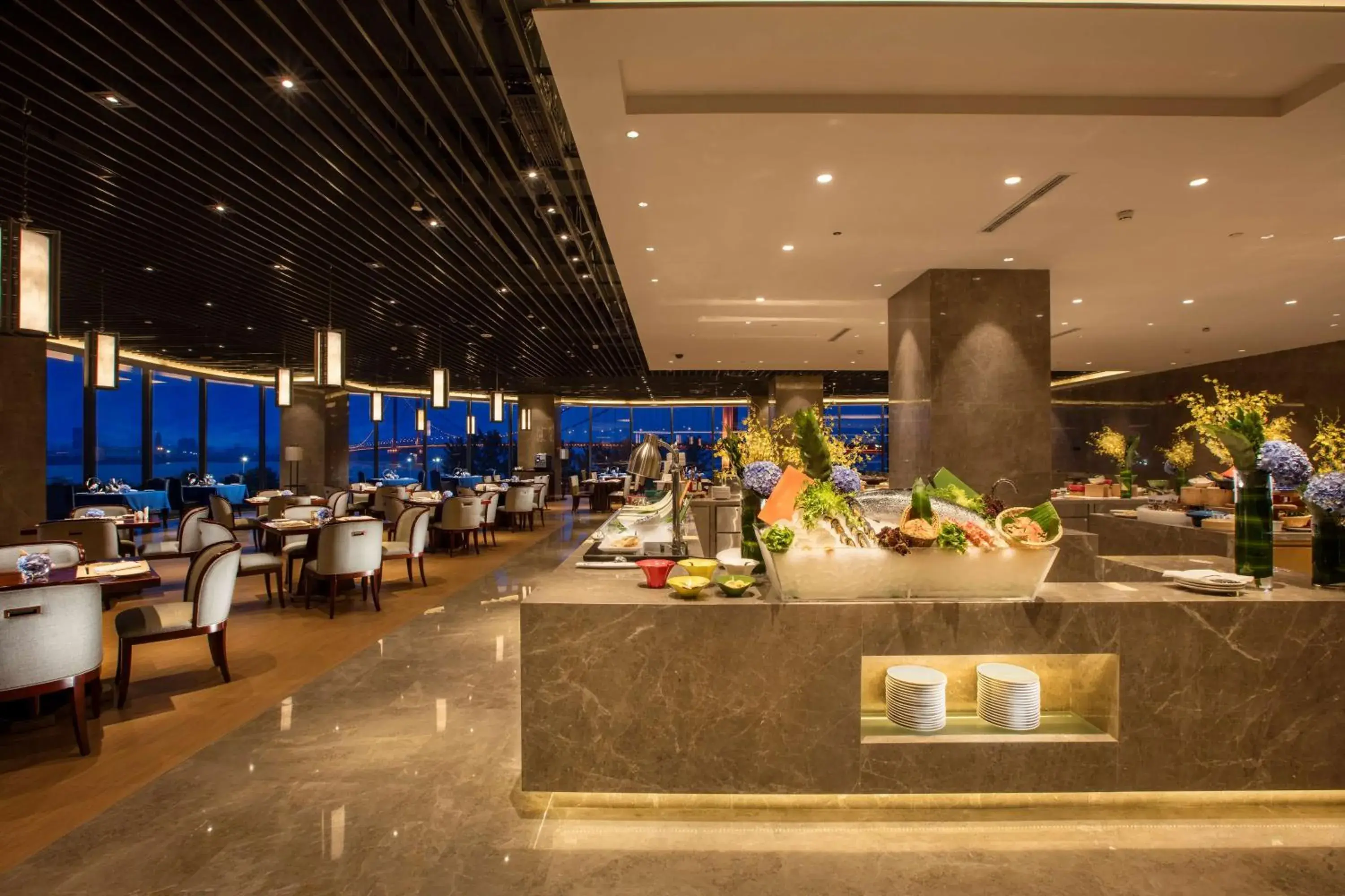 Restaurant/Places to Eat in Hilton Wuhan Riverside