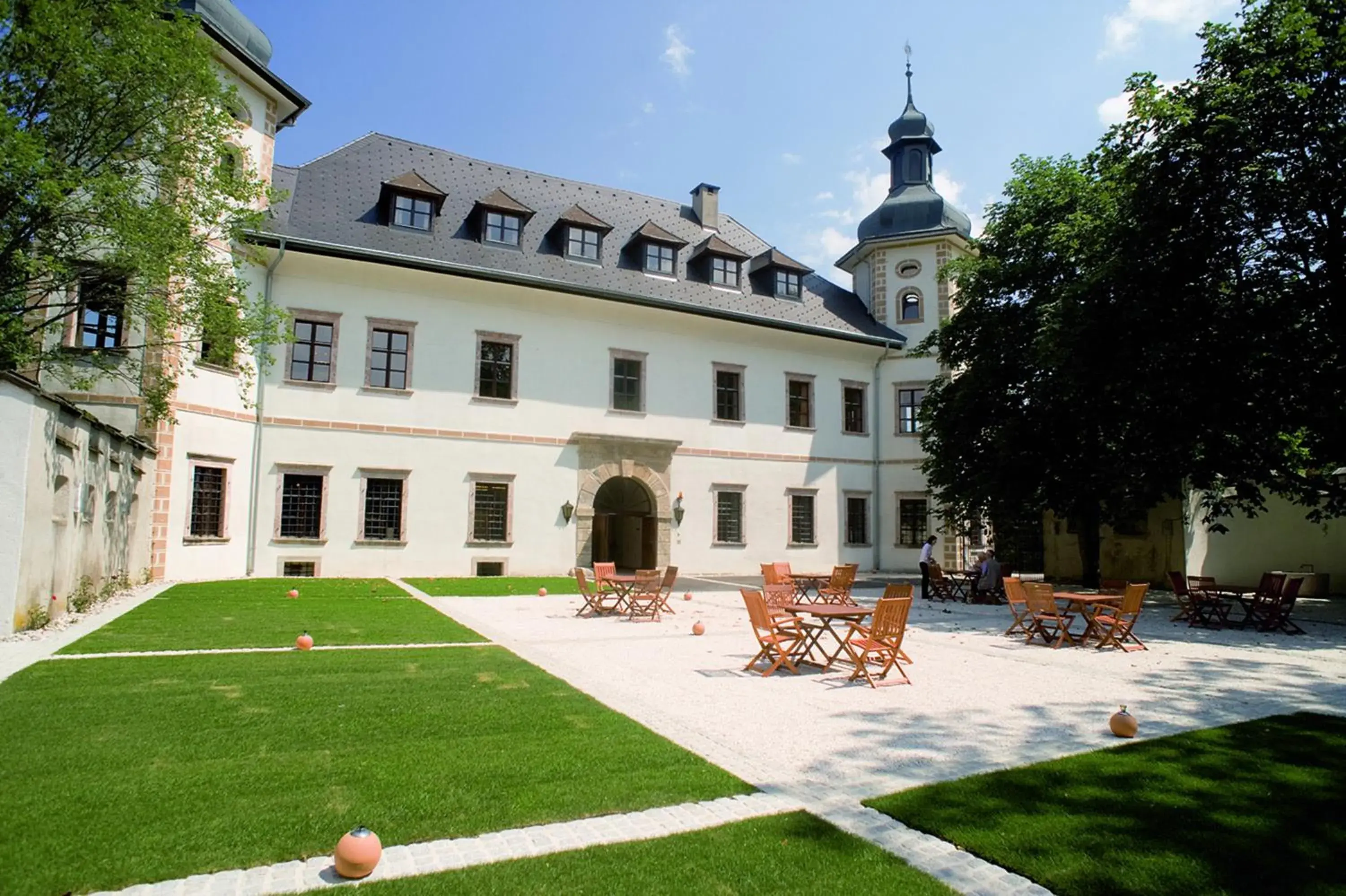 Property building in JUFA Hotel Schloss Röthelstein