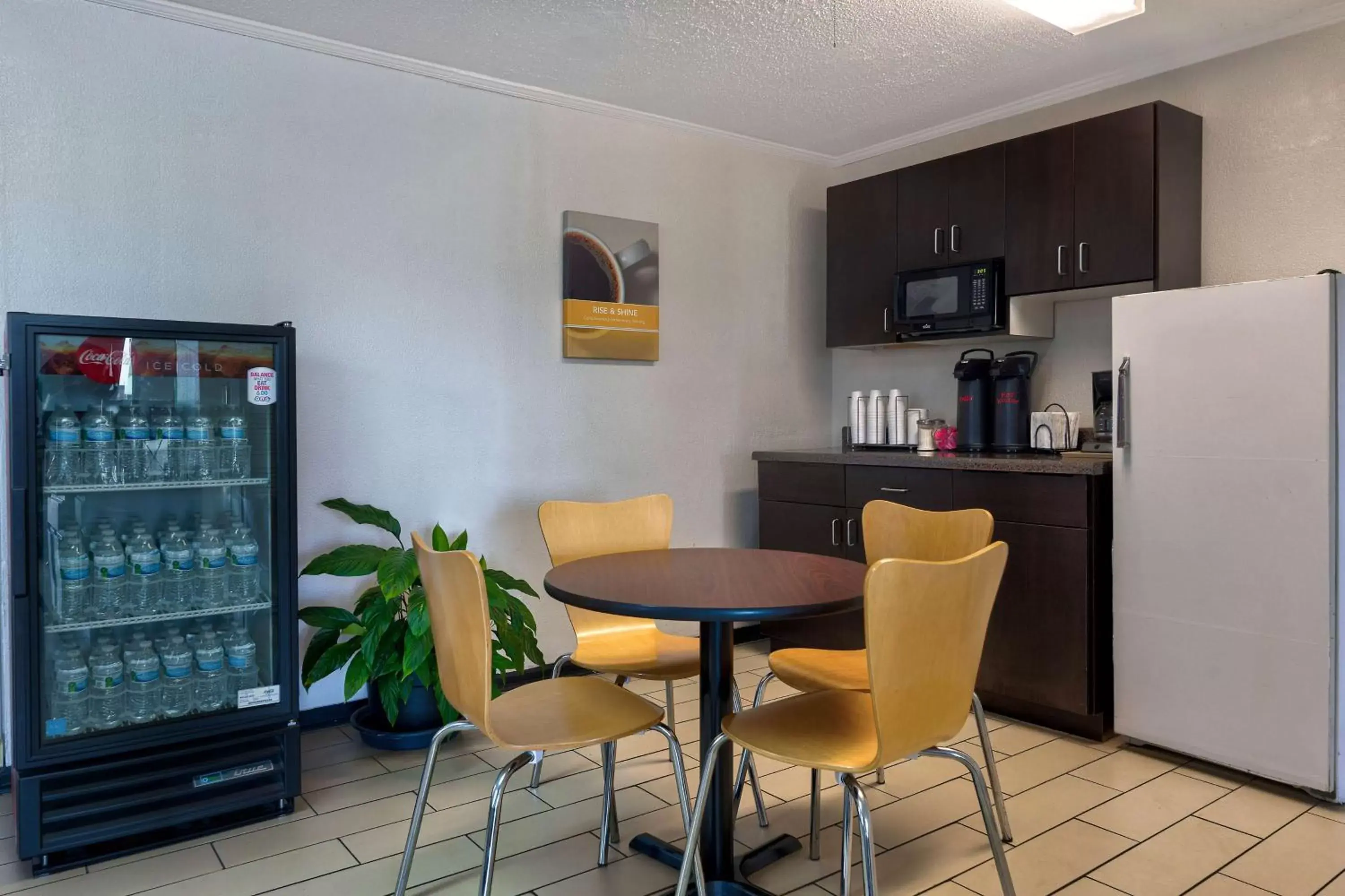 Restaurant/places to eat, Dining Area in Motel 6-Cookeville, TN