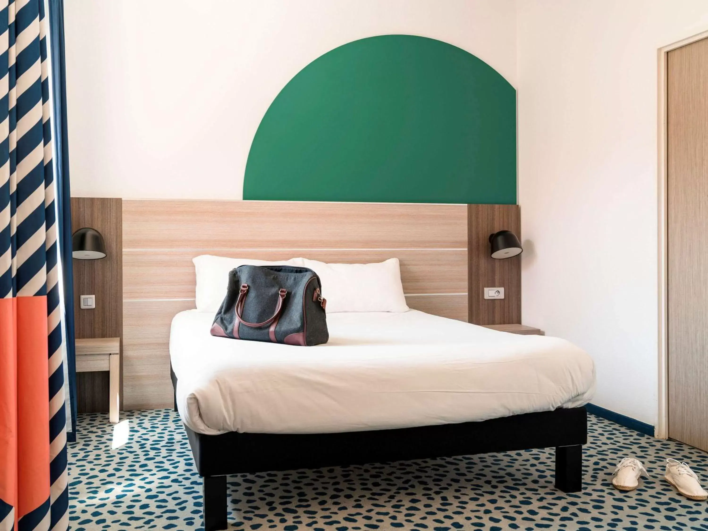 Photo of the whole room, Bed in ibis Styles Marseille Plan de Campagne