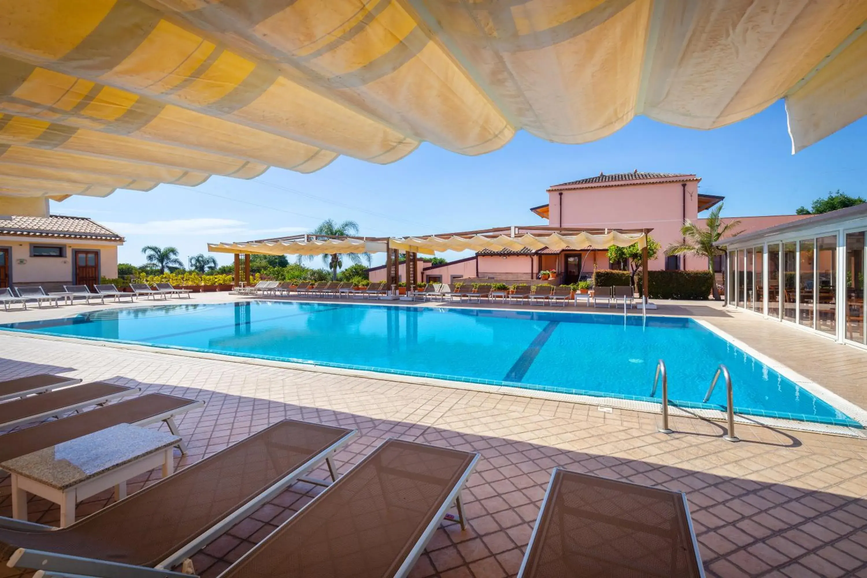 Swimming Pool in La Terra Dei Sogni Country Hotel