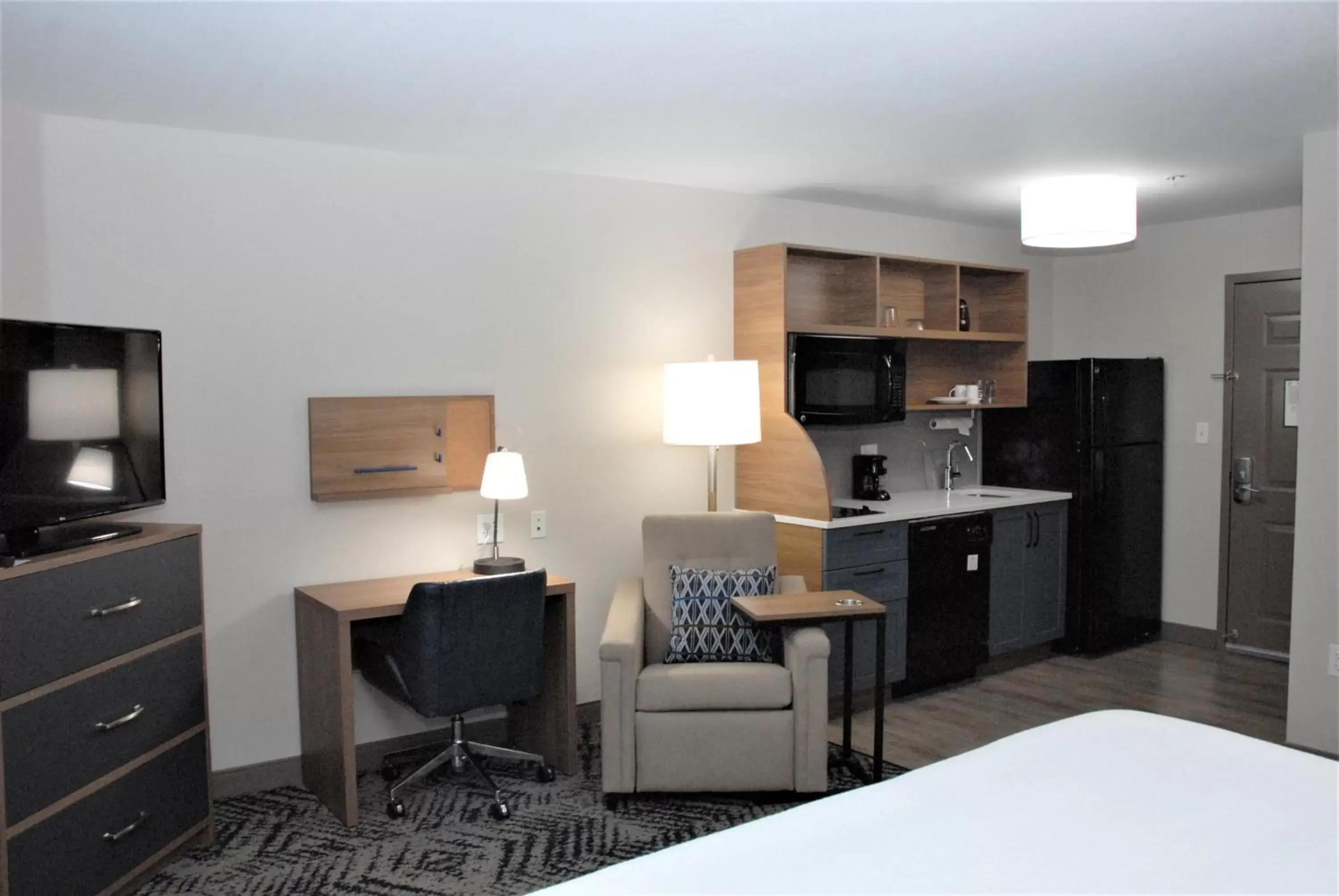 Photo of the whole room, Kitchen/Kitchenette in Candlewood Suites Tallahassee, an IHG Hotel