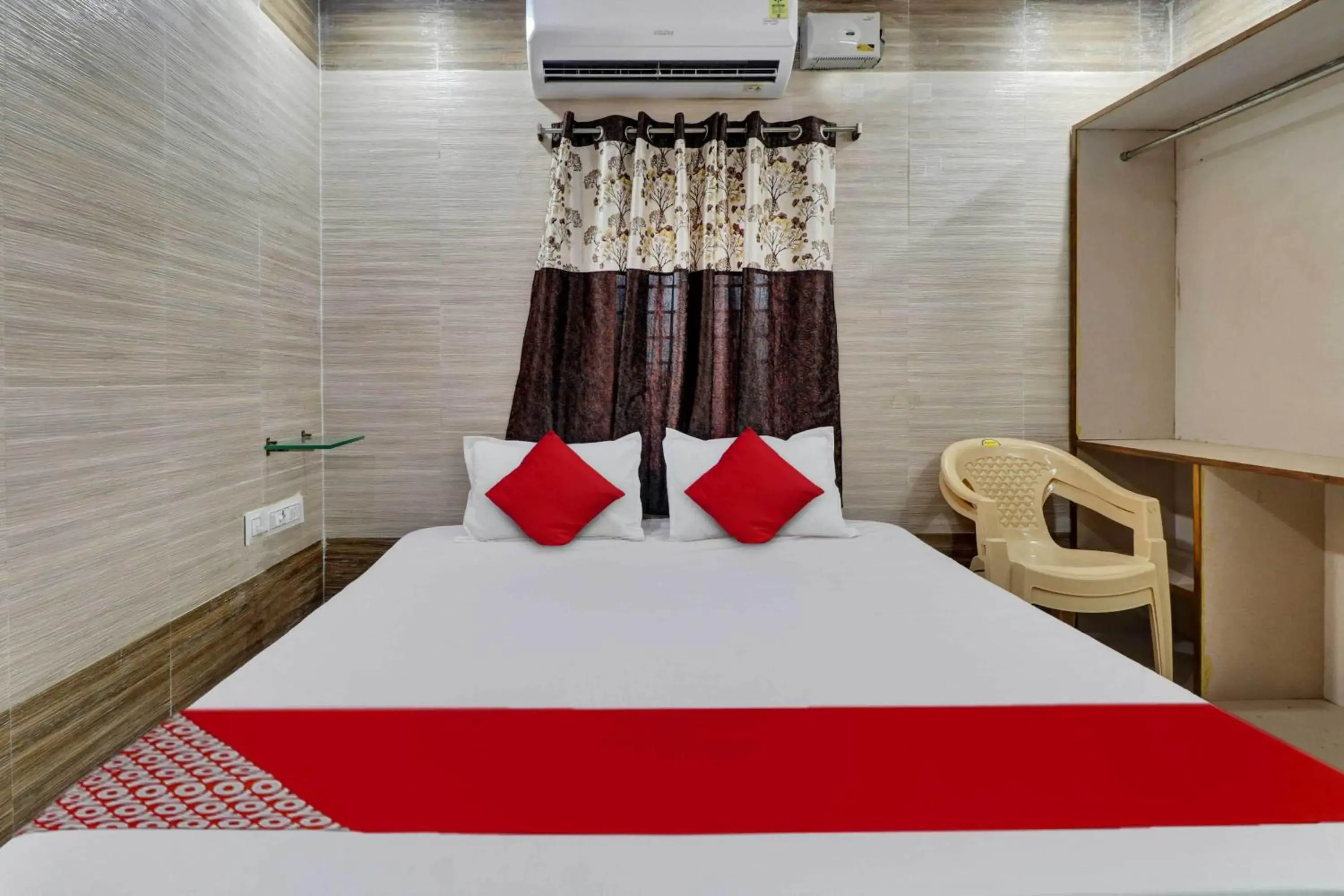 Bedroom, Bed in OYO Flagship Hotel Vallabha Residency